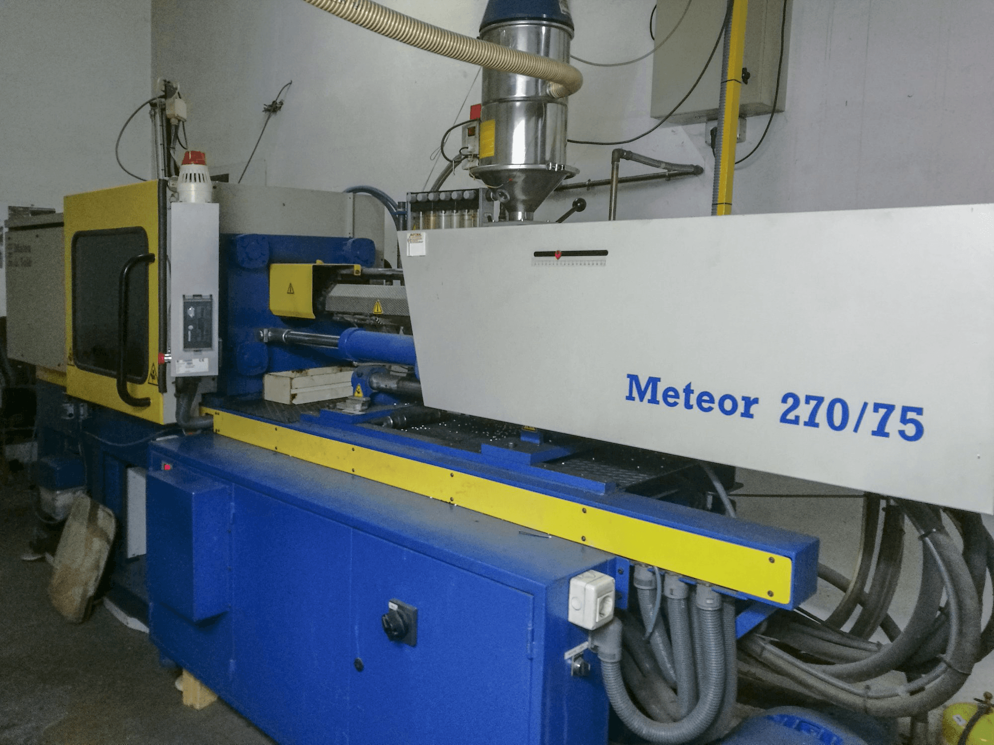 Widok z prawej 1 maszyny Mateu & Solé Meteor 270/75