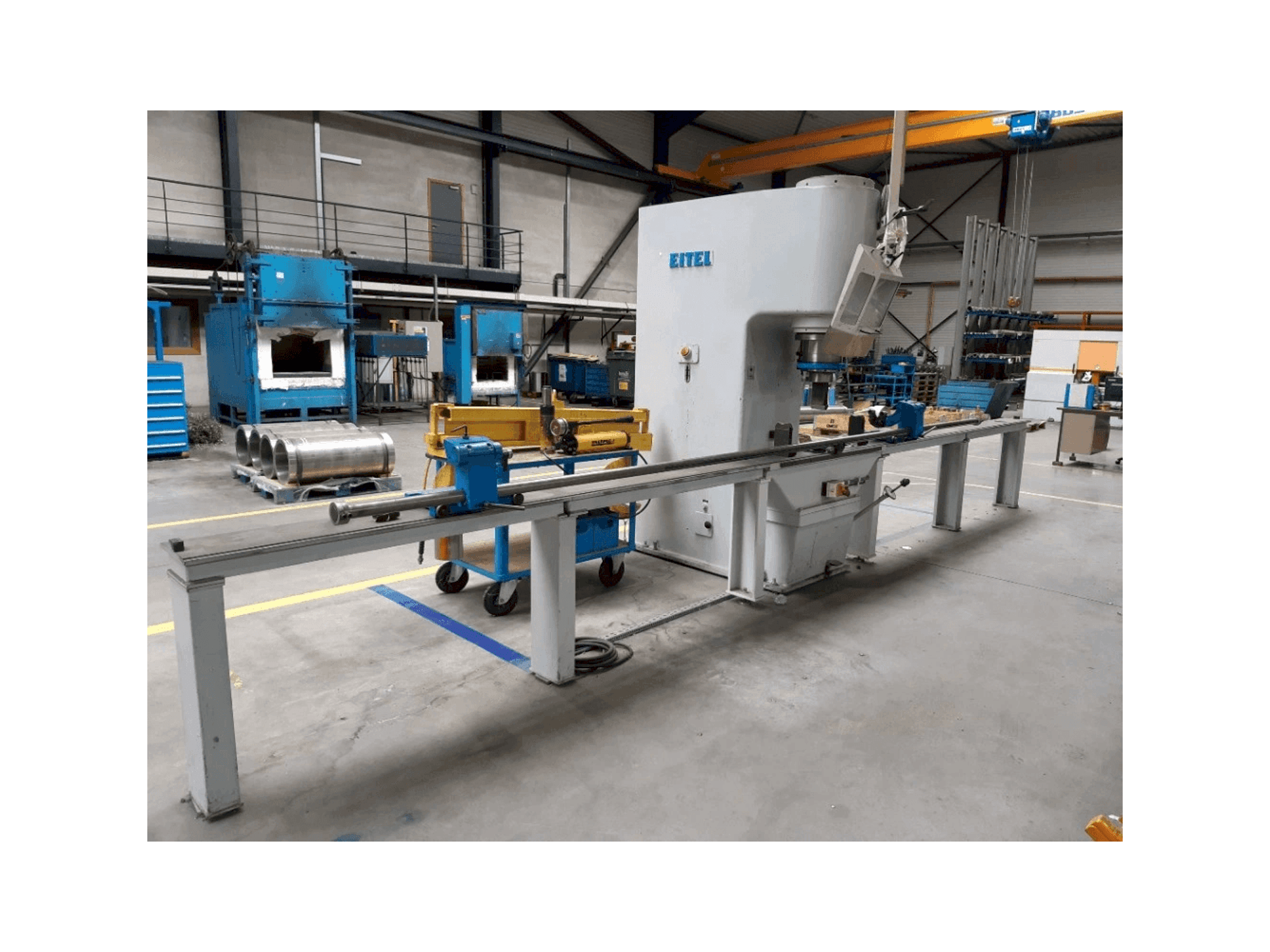 Widok z przodu maszyny EITEL-PRESS RP 100