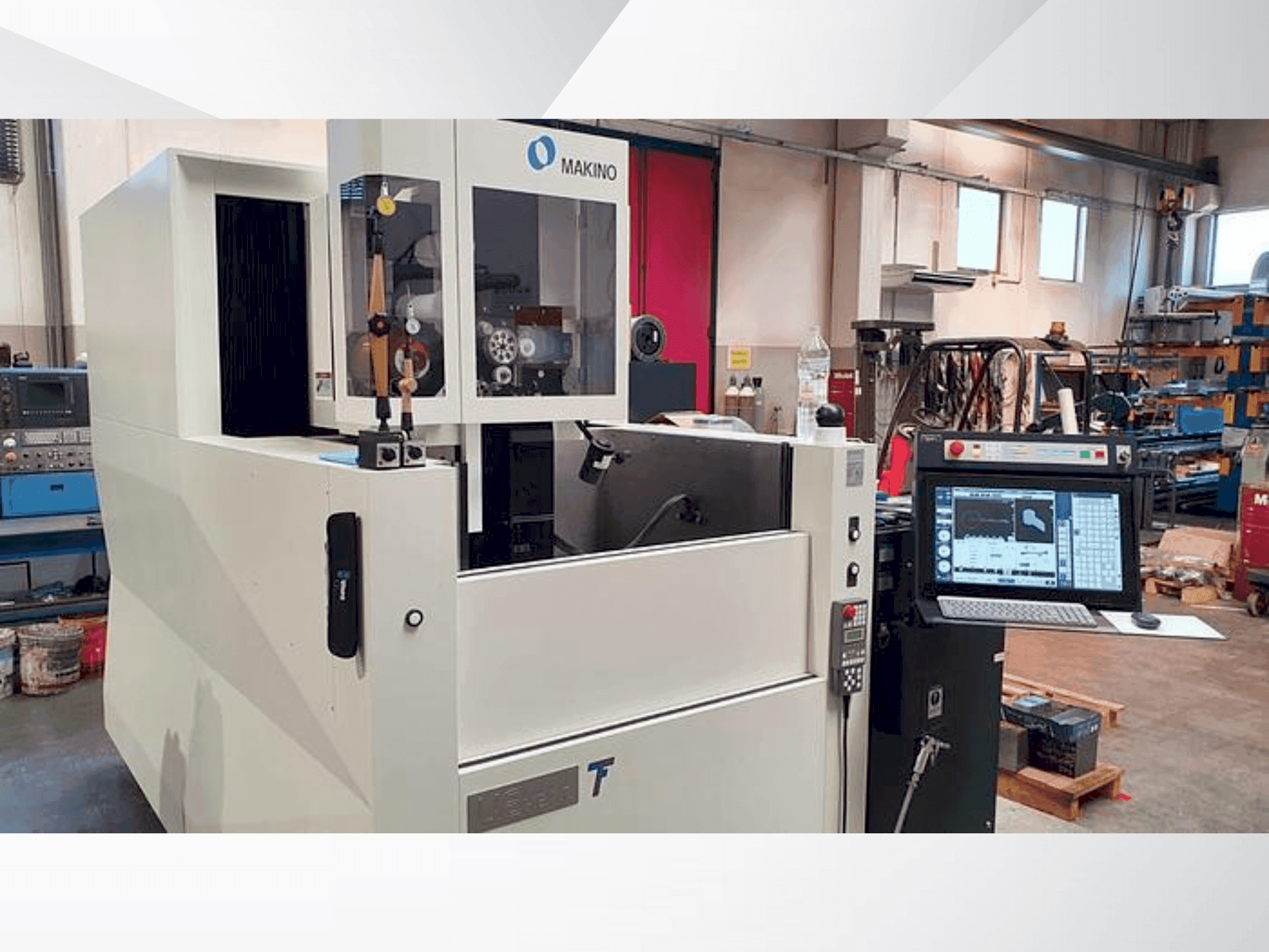Widok z przodu maszyny Makino U6 HEAT