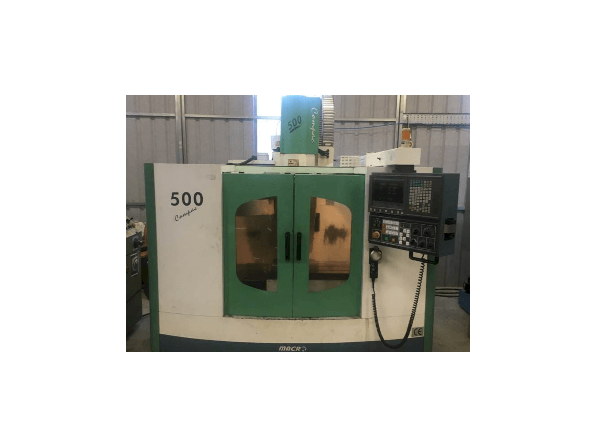 Widok z przodu maszyny Macro Micro Tech Compac 500