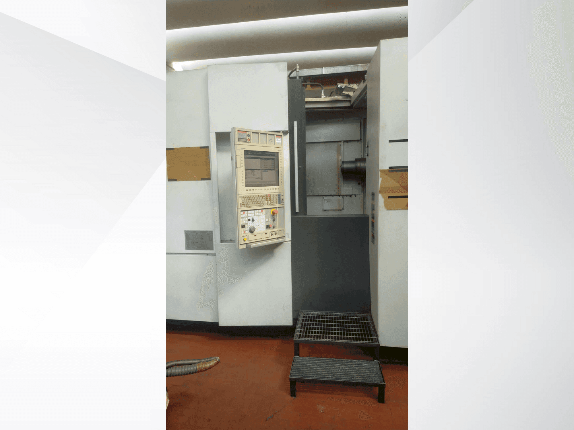 Widok z przodu maszyny MORI SEIKI NH 5000/40 DCG