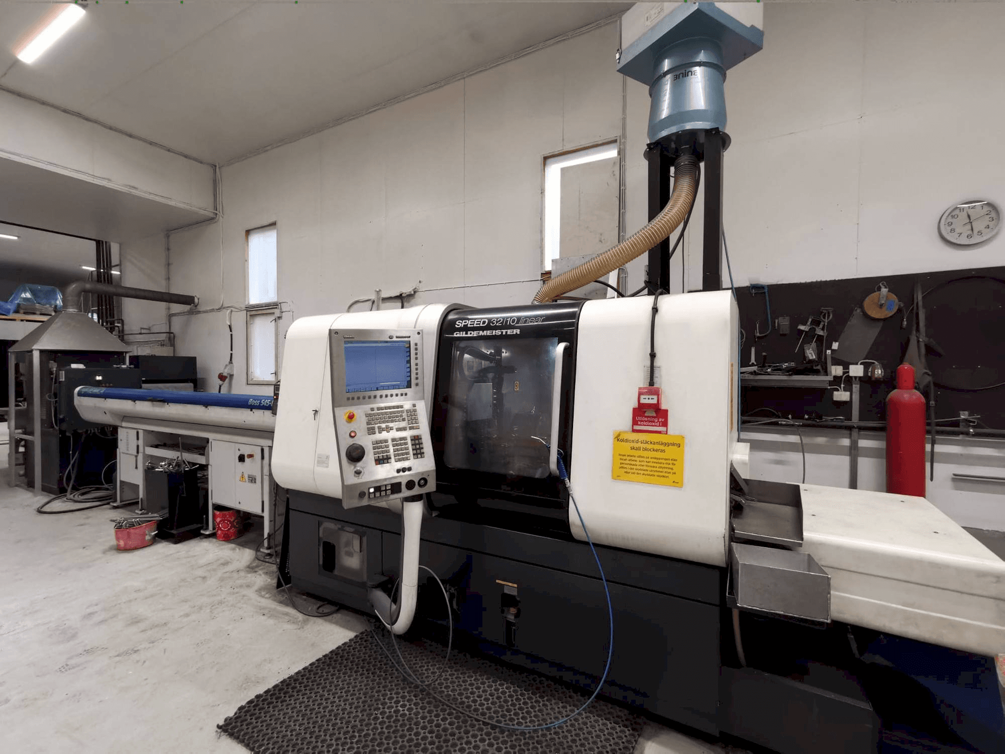 Widok z przodu maszyny Gildemeister Speed 32-10 linear