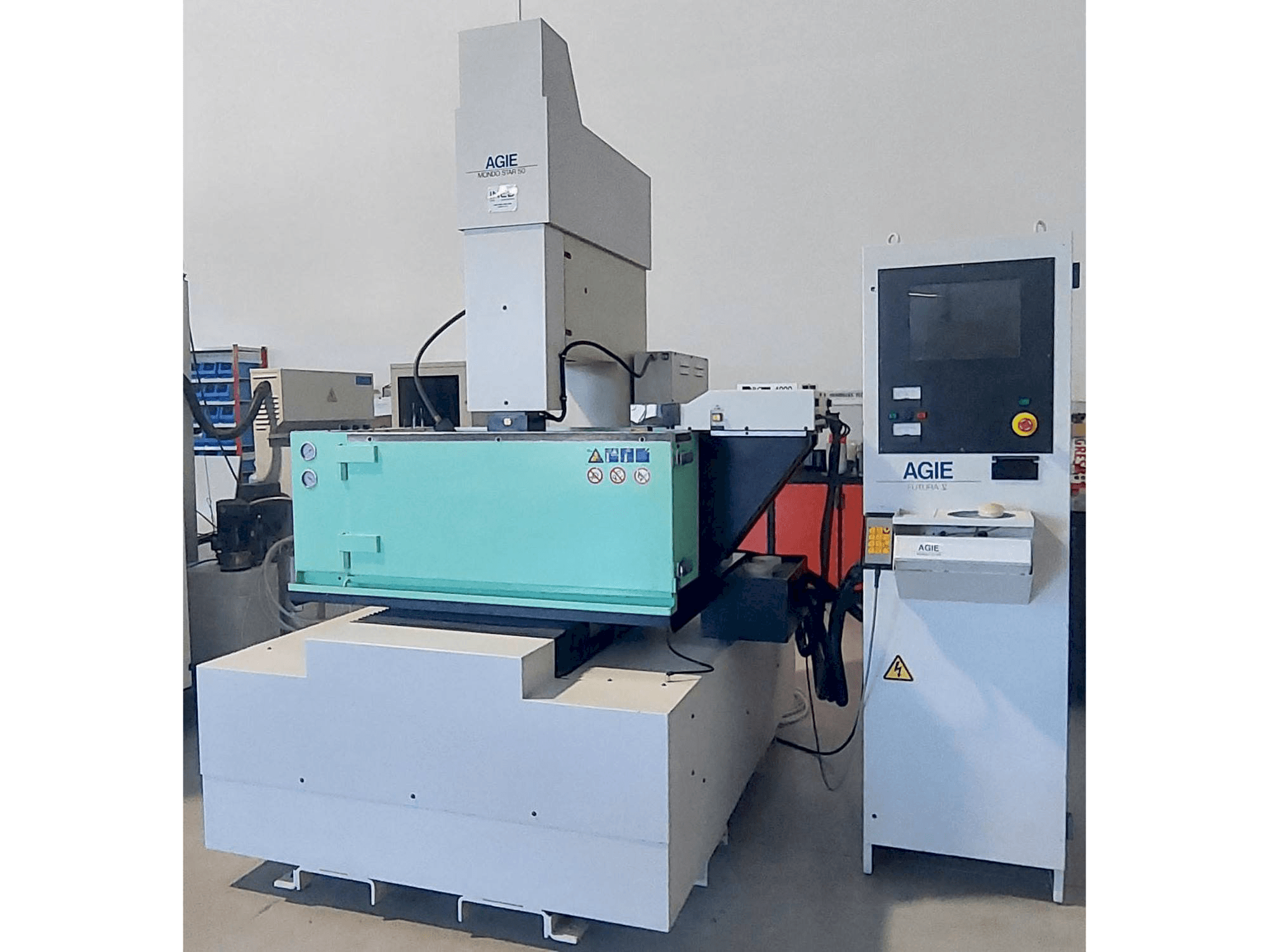 Widok z przodu maszyny AGIE MONDO STAR 50