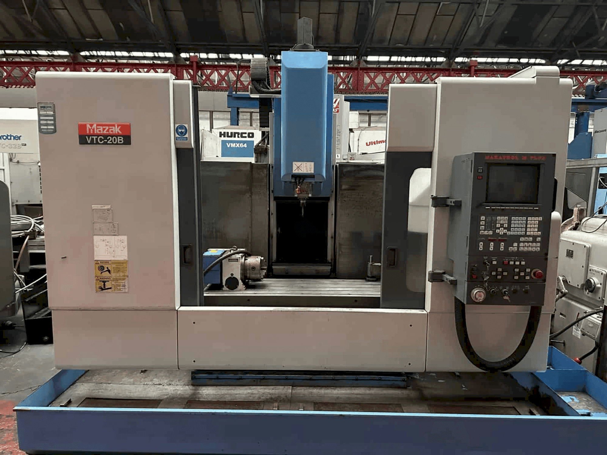 Widok z przodu maszyny Mazak VTC - 20B
