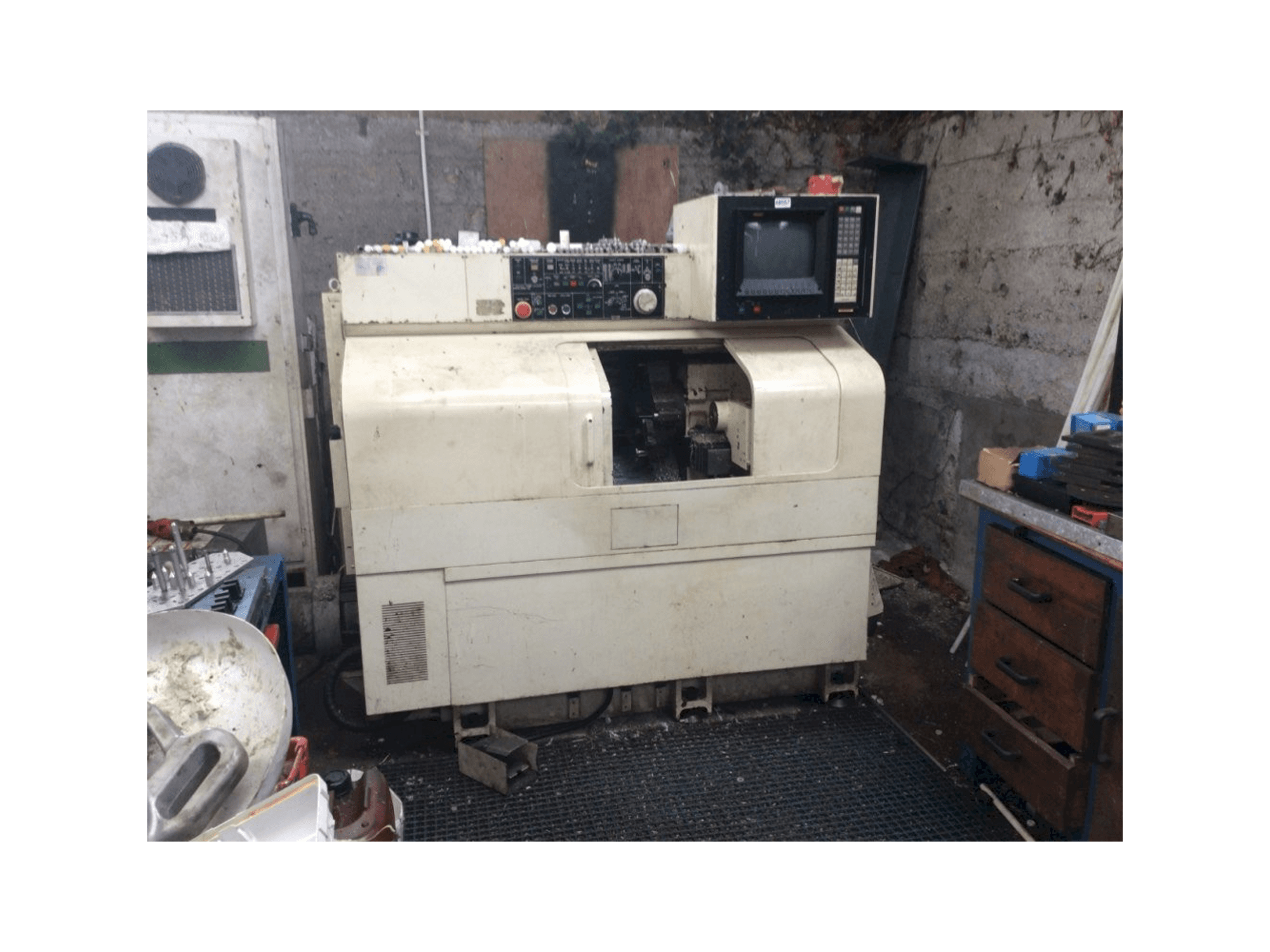 Widok z przodu maszyny NAKAMURA-TOME TMC-15