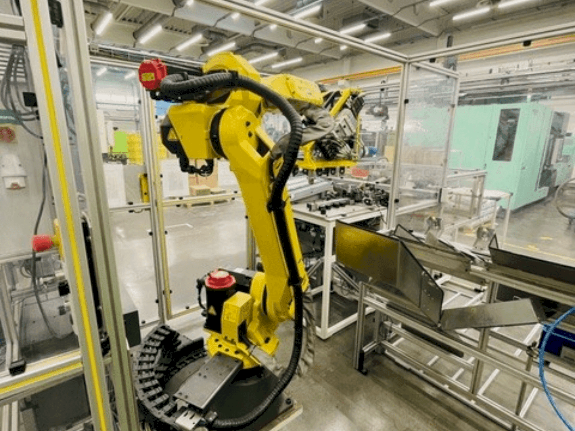 Widok z przodu maszyny FANUC M-20ia 35M