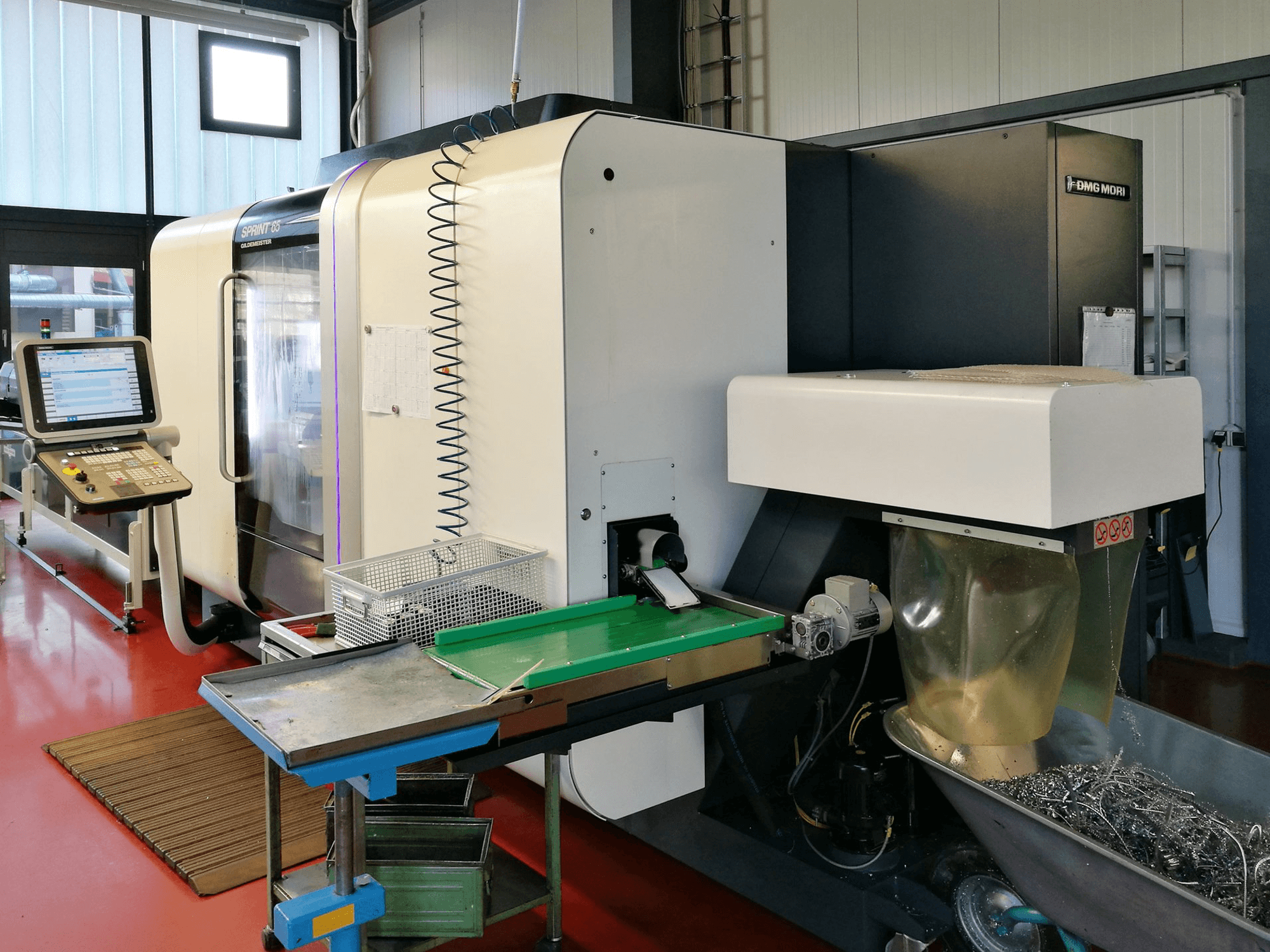 Widok z prawej maszyny DMG MORI Sprint 65 3T