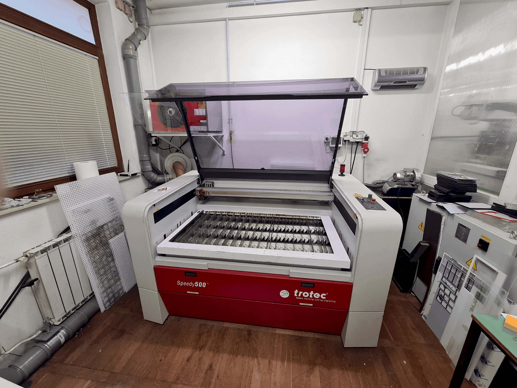 Widok z przodu maszyny Trotec Speedy 500