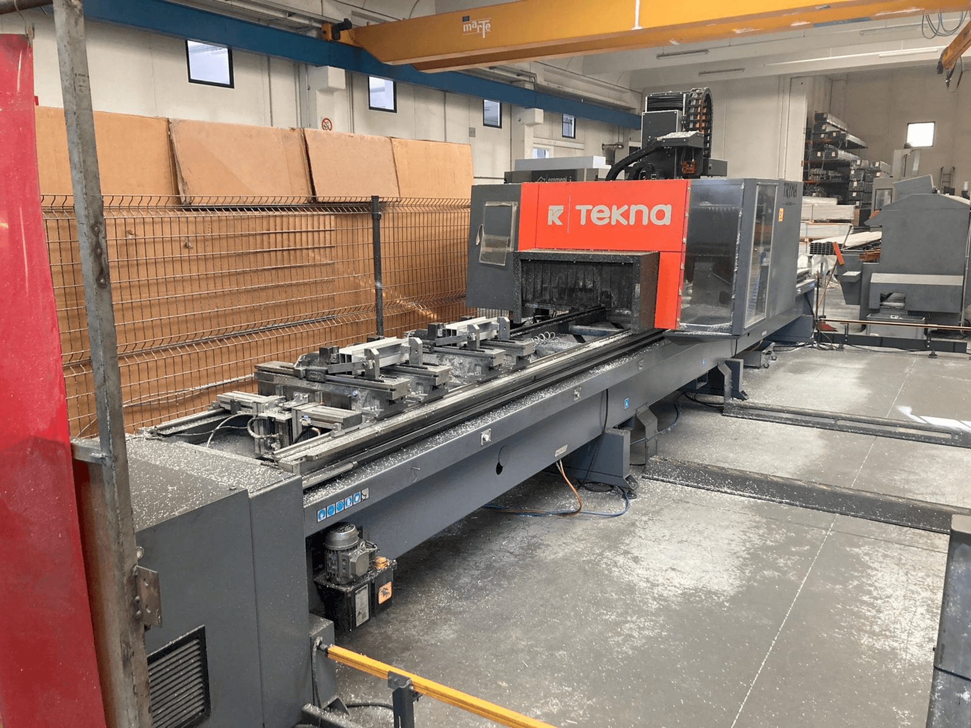 Widok z przodu maszyny Tekna TKE 944-7