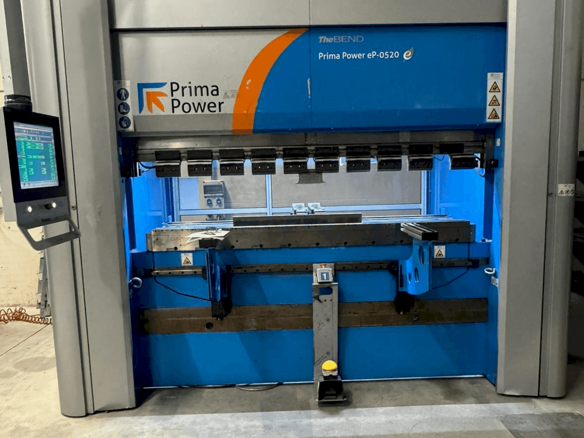 Widok z przodu maszyny Prima Power eP-0520