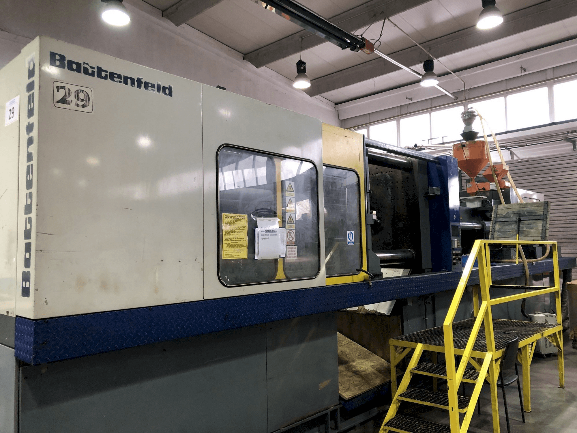 Widok z przodu maszyny Battenfeld BA-T 6500/6300