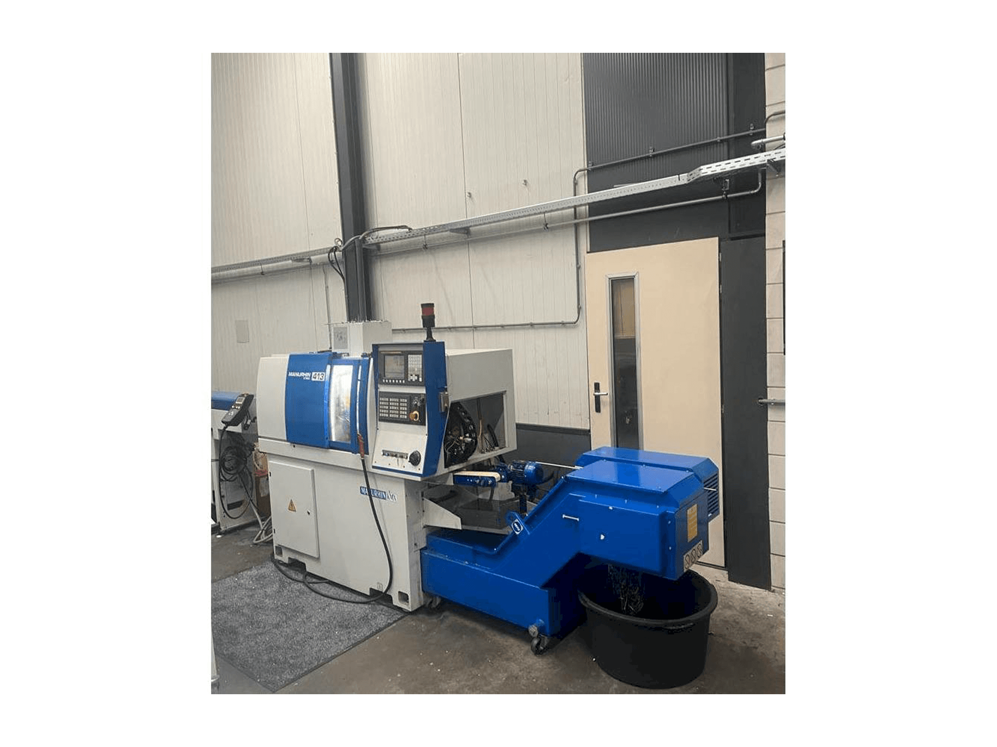 Widok z przodu maszyny Manurhin K'MX 413