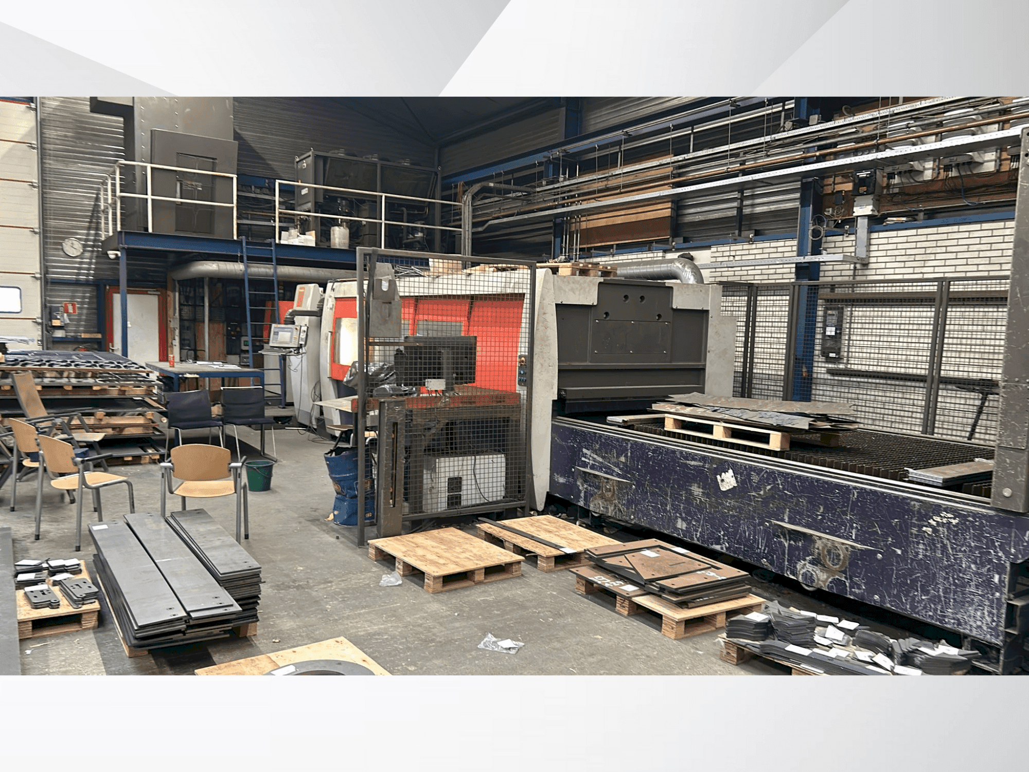Widok z przodu maszyny Bystronic BySpeed Pro 3015 + ByTrans Extended 3015