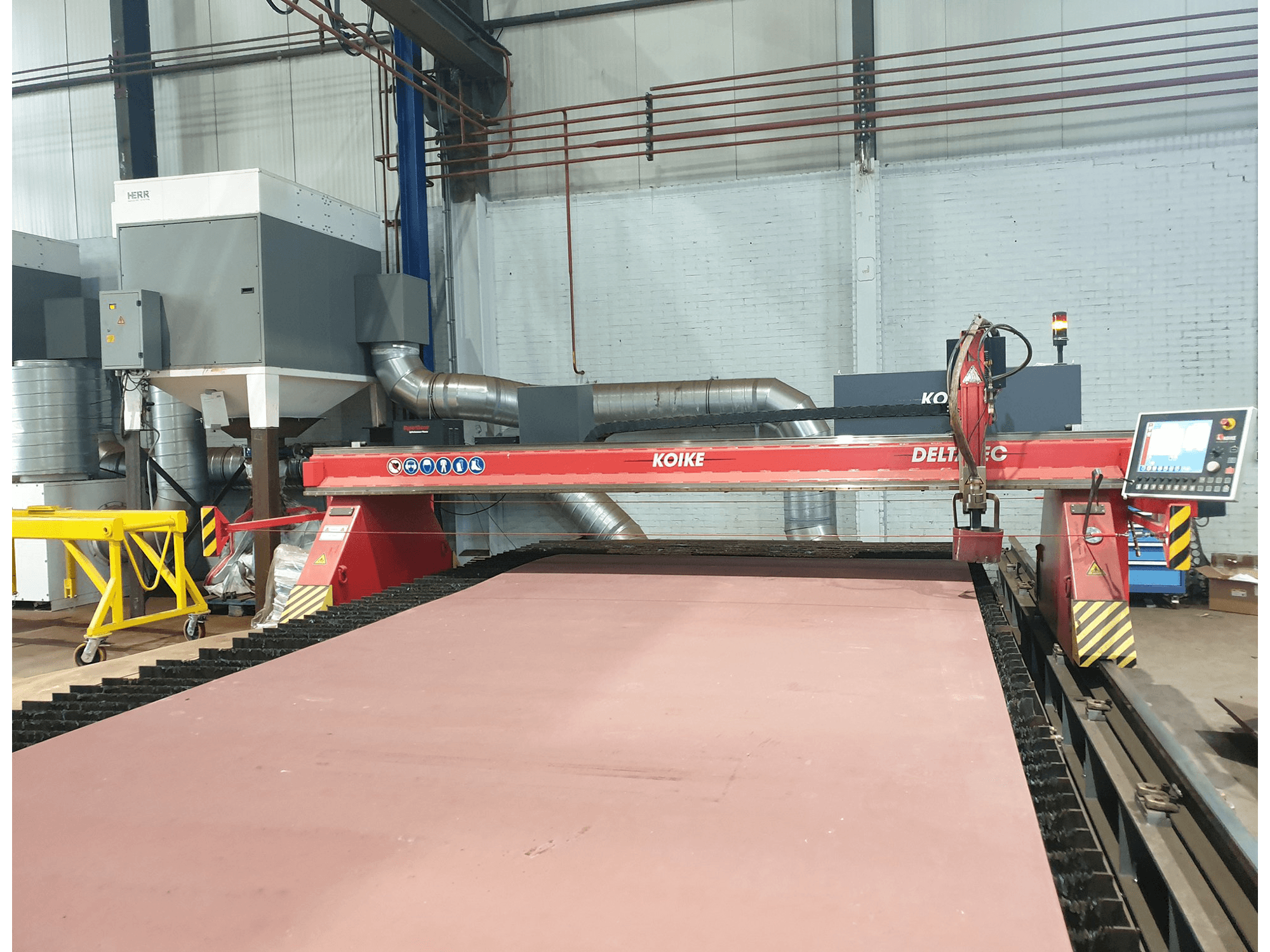 Widok z przodu maszyny KOIKE DELTATEC 4000