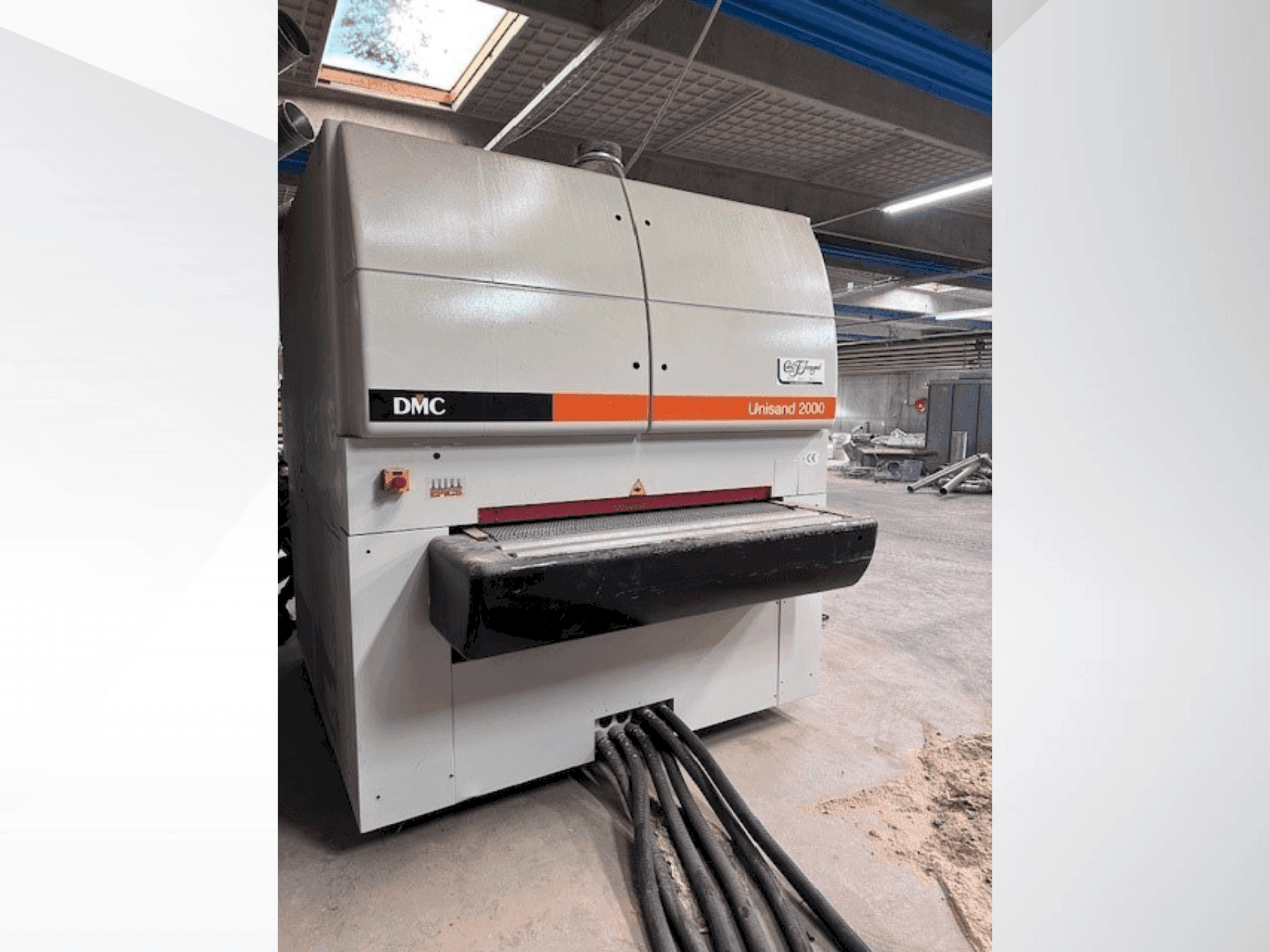 Widok z przodu maszyny DMC US 2000 M4