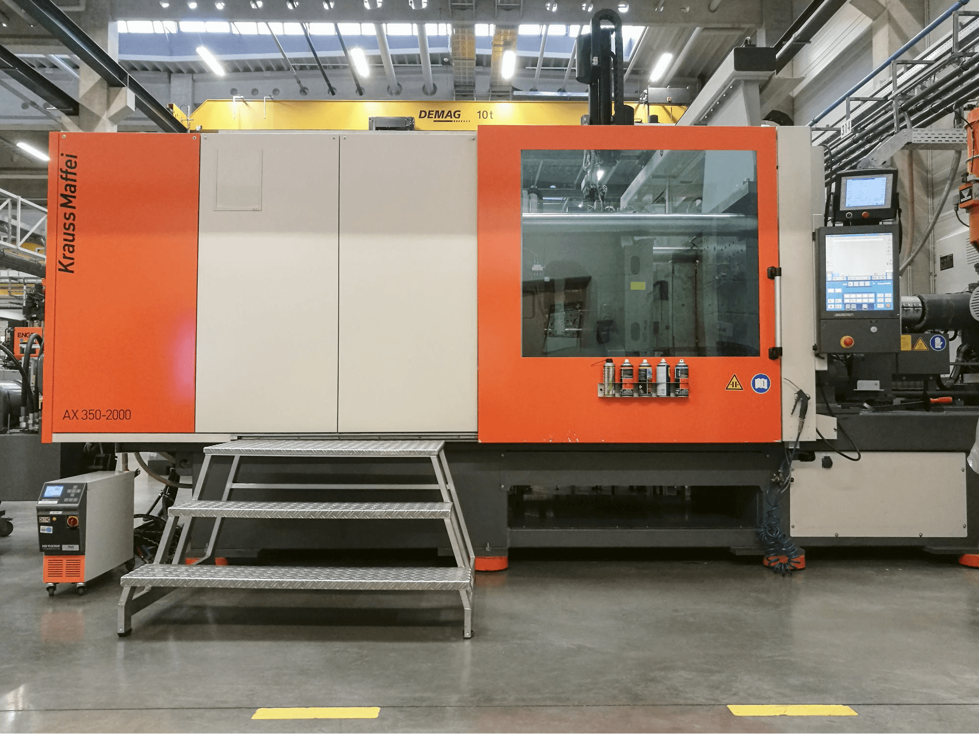 Widok z przodu maszyny Krauss Maffei 350-2000 AX