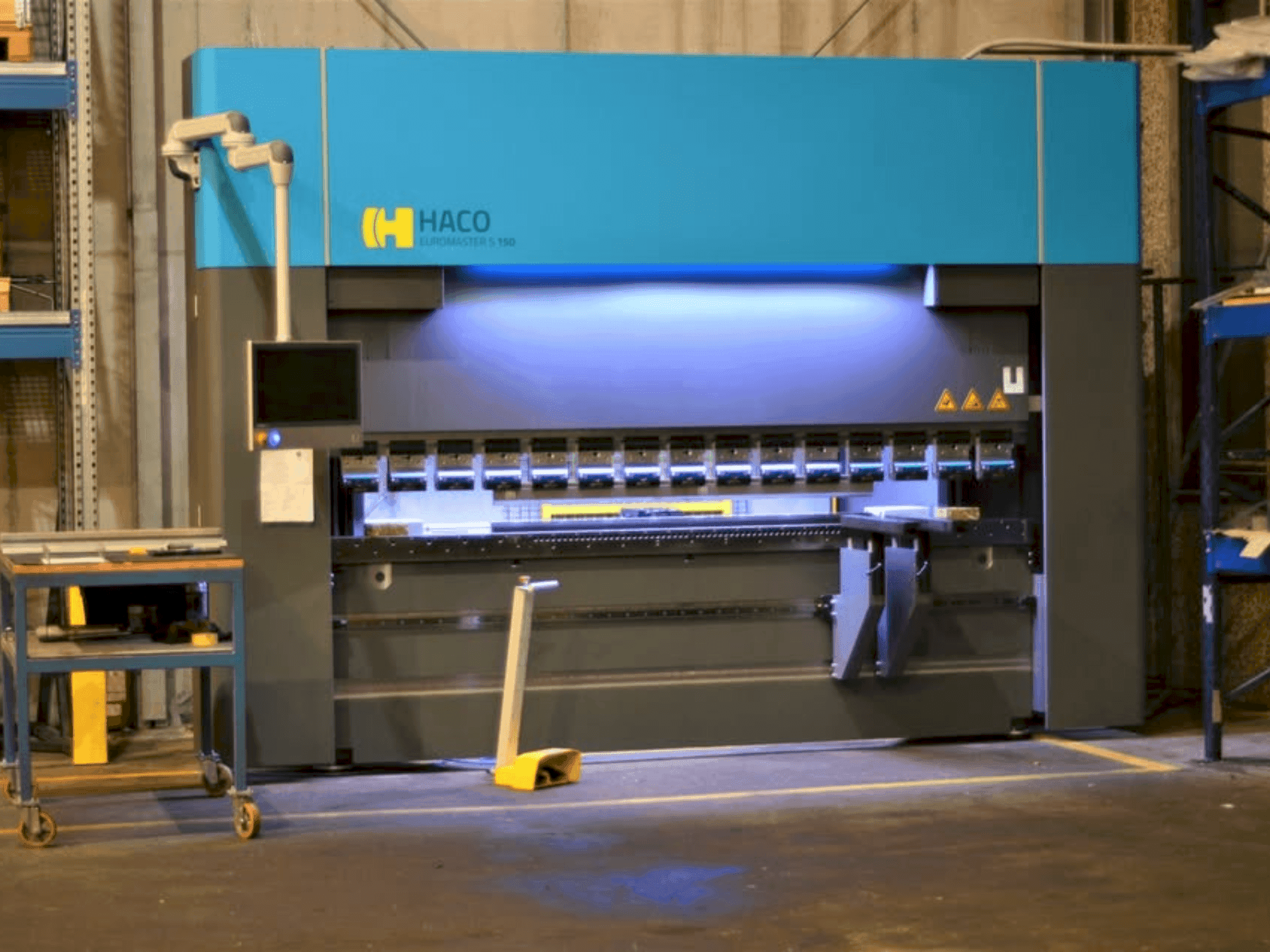 Widok z przodu maszyny HACO Euromaster S 30150