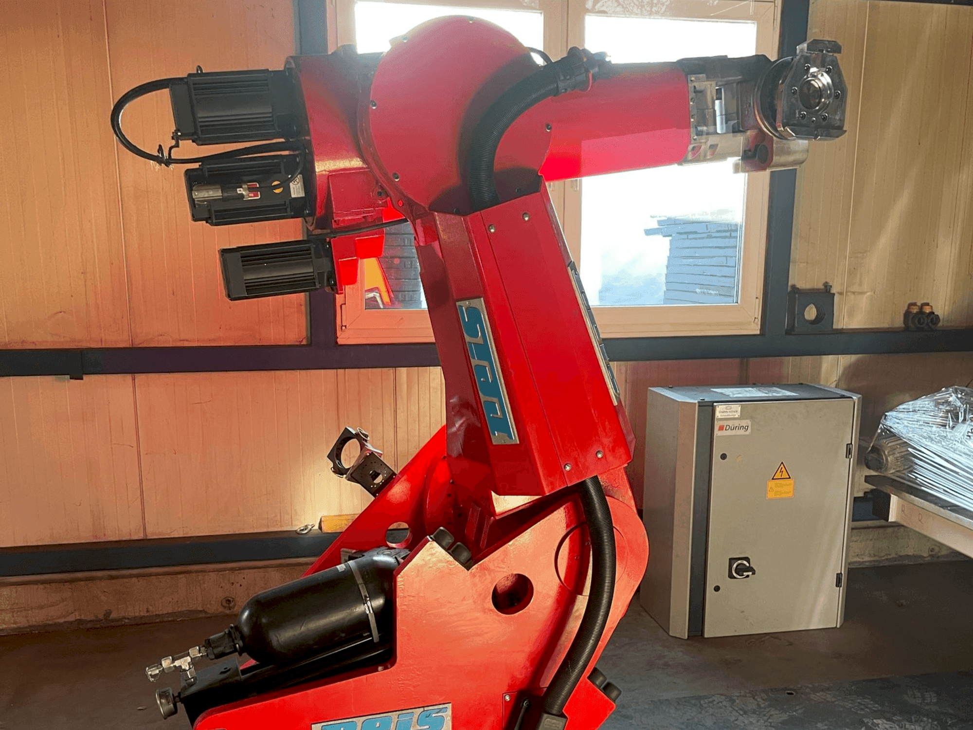 Widok z przodu maszyny Reis SRV 130