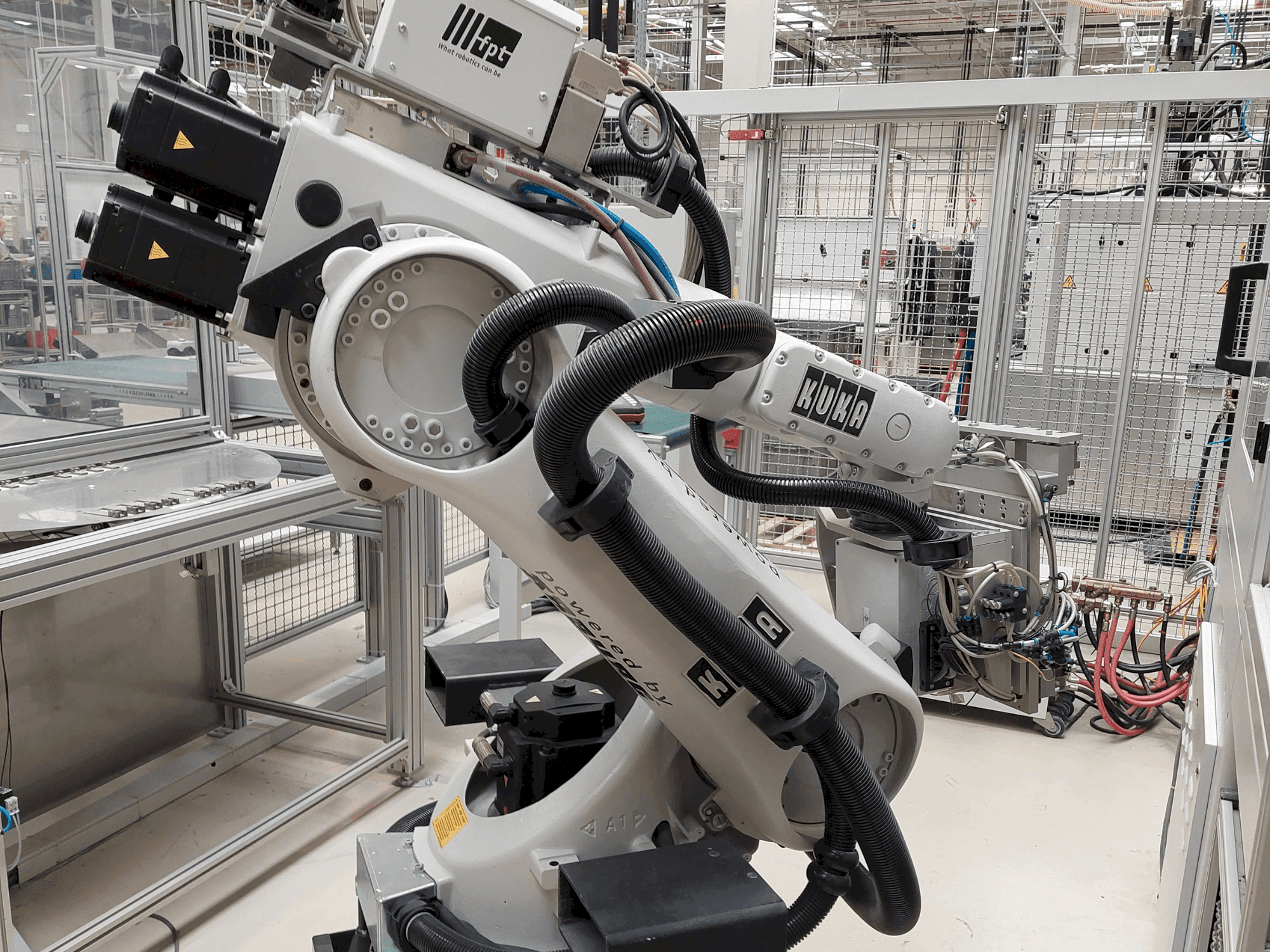 Widok z przodu maszyny KUKA KR 30-3