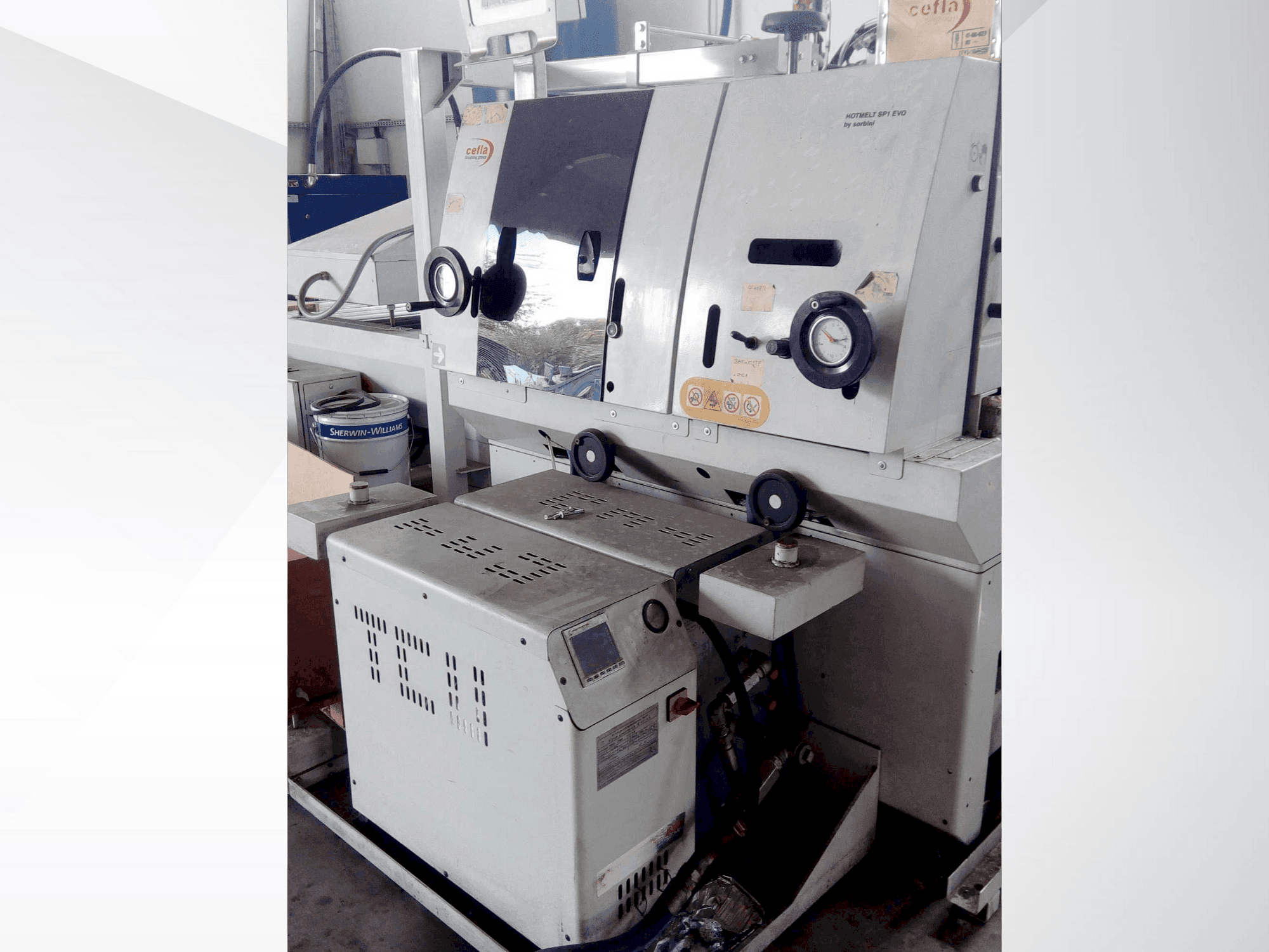 Widok z przodu maszyny CEFLA Hotmelt SP1-EVO