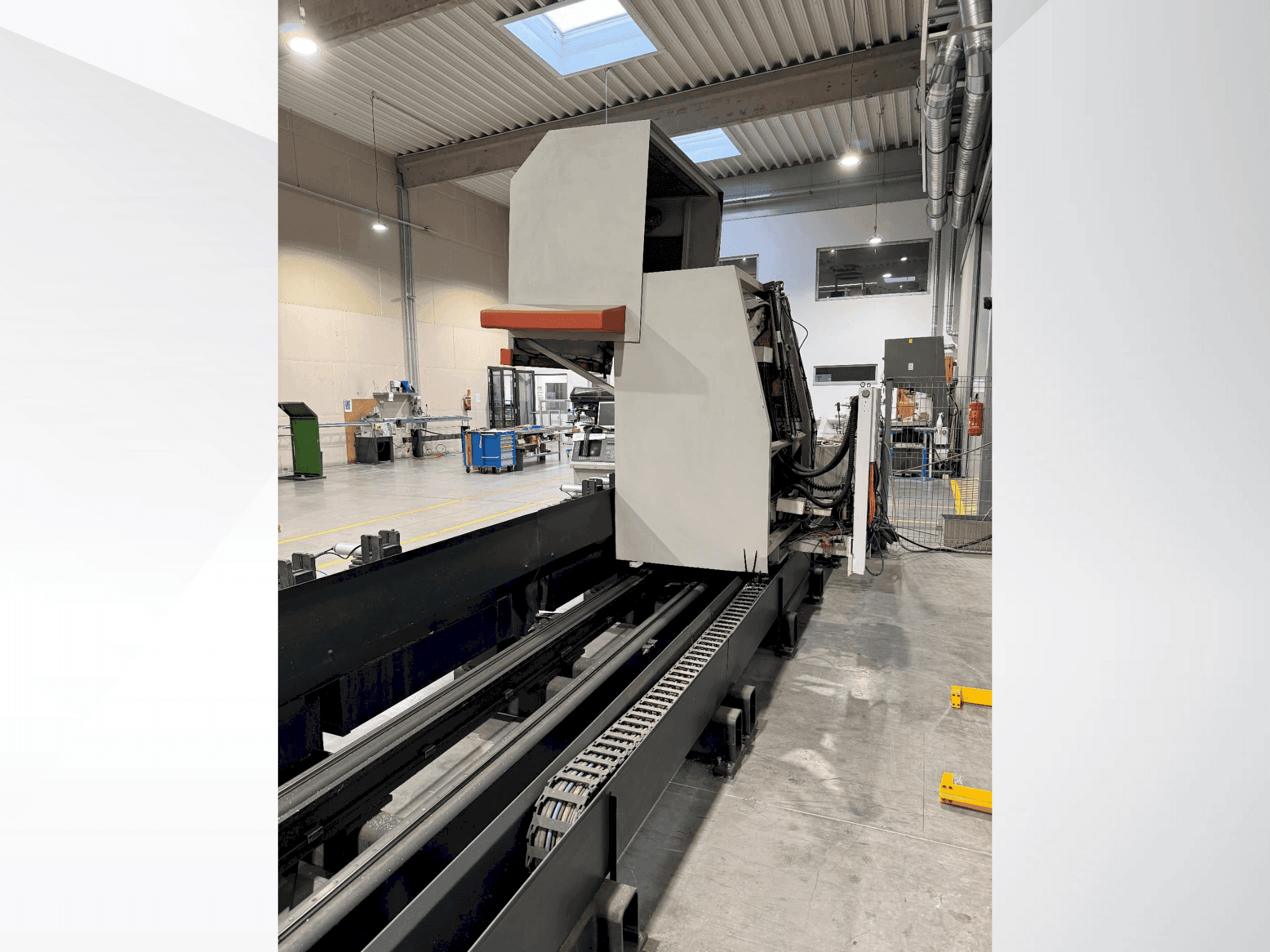 Widok z przodu maszyny Elumatec SBZ 130