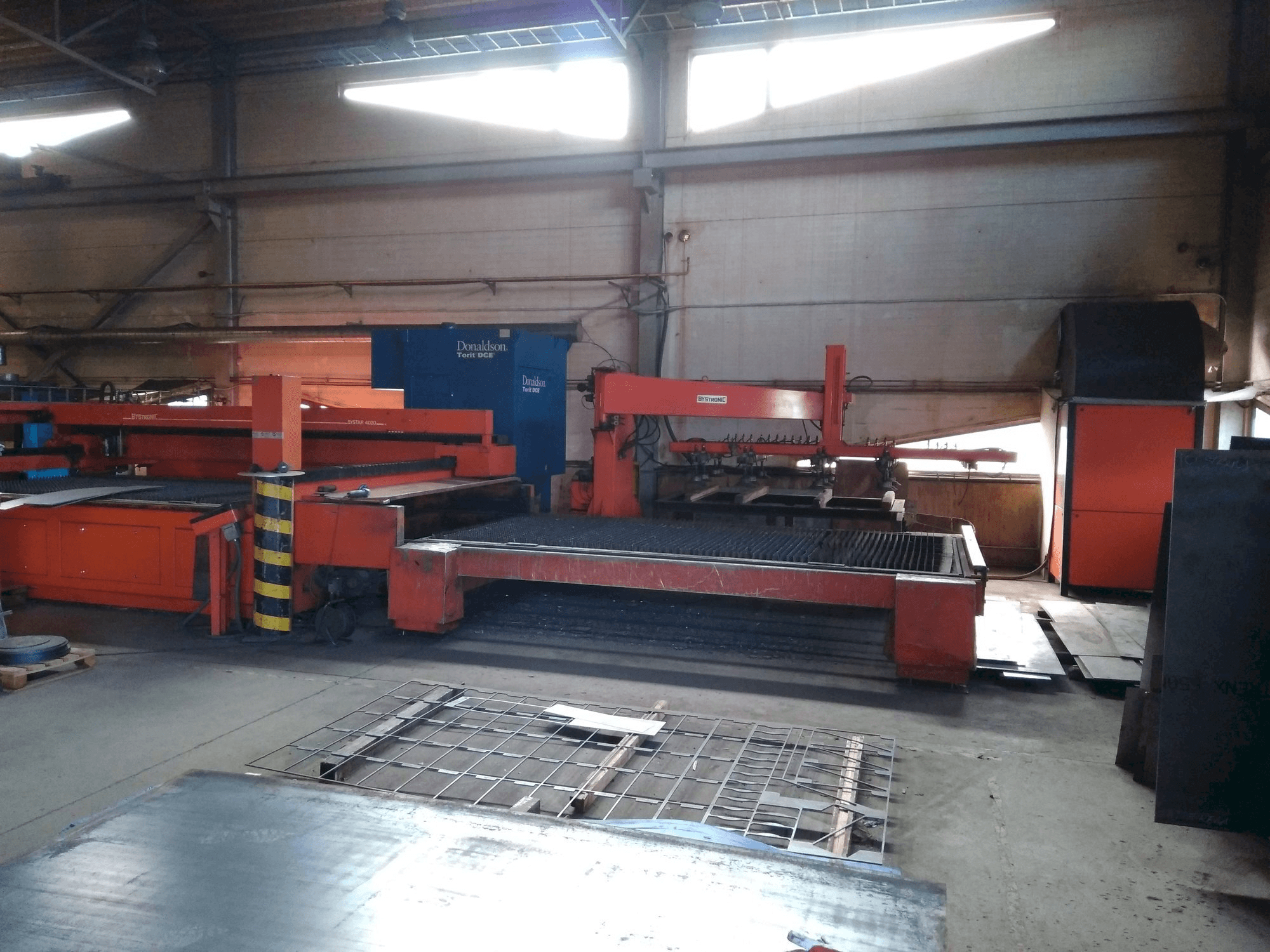 Widok z przodu maszyny Bystronic BTL 2800