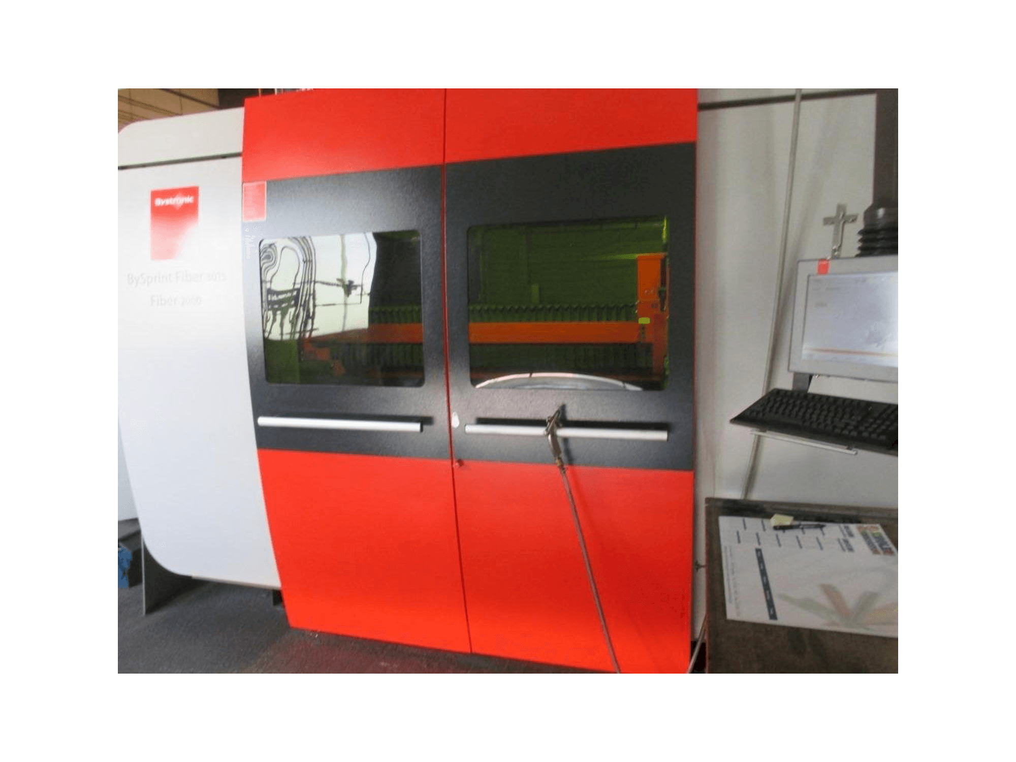 Widok z przodu maszyny Bystronic BySprint Fiber 3015