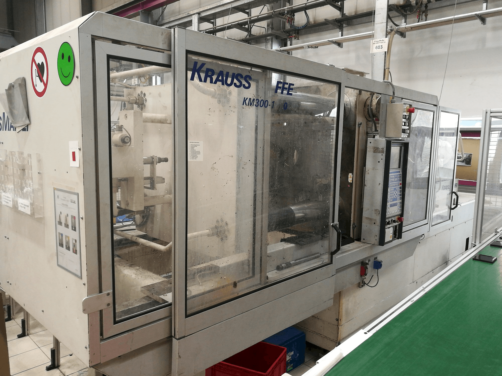 Widok z lewej maszyny Krauss Maffei KM 300-1400 C2