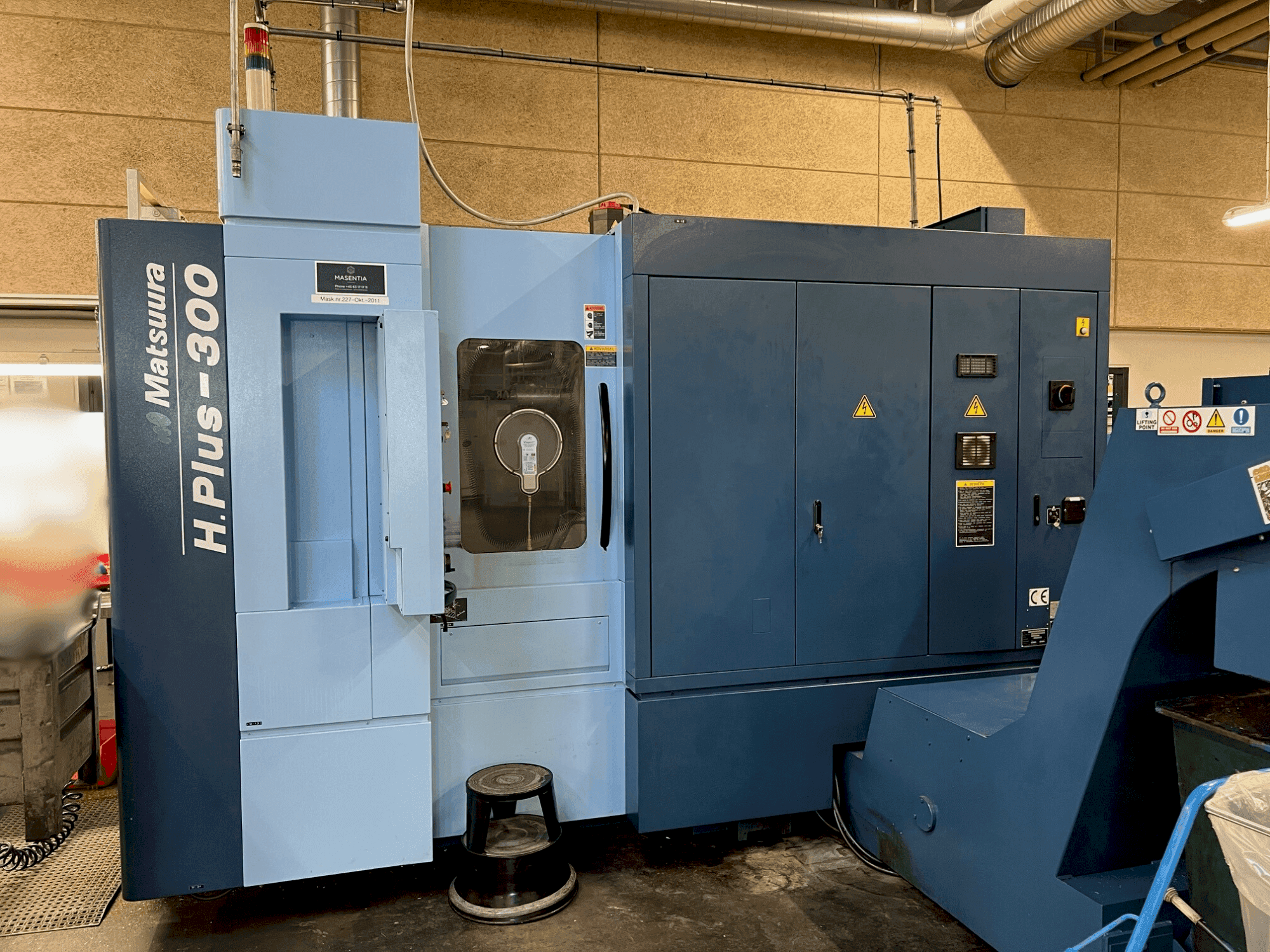 Widok z przodu maszyny Matsuura H.PLUS-300