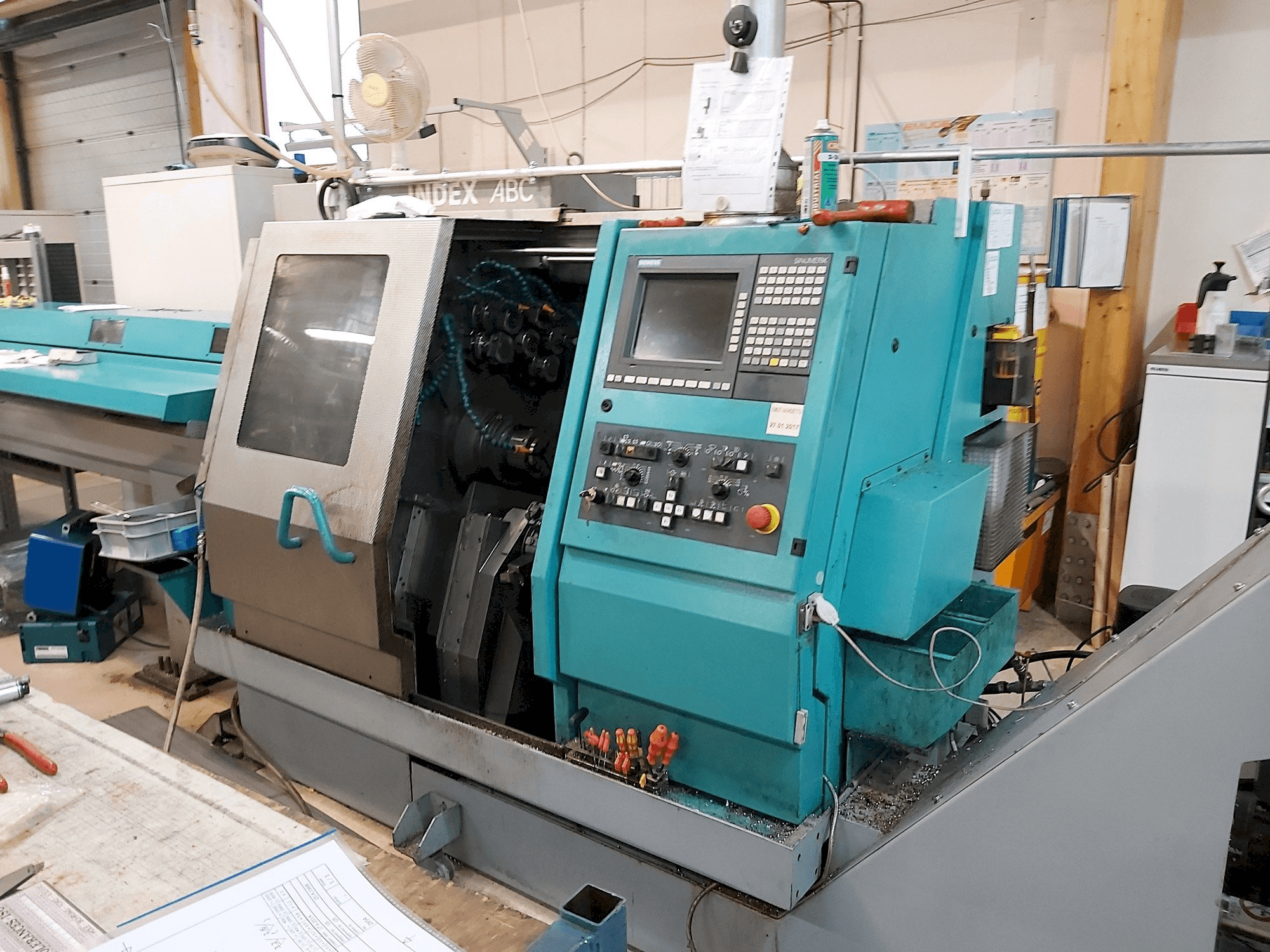 Widok z przodu maszyny Index ABC