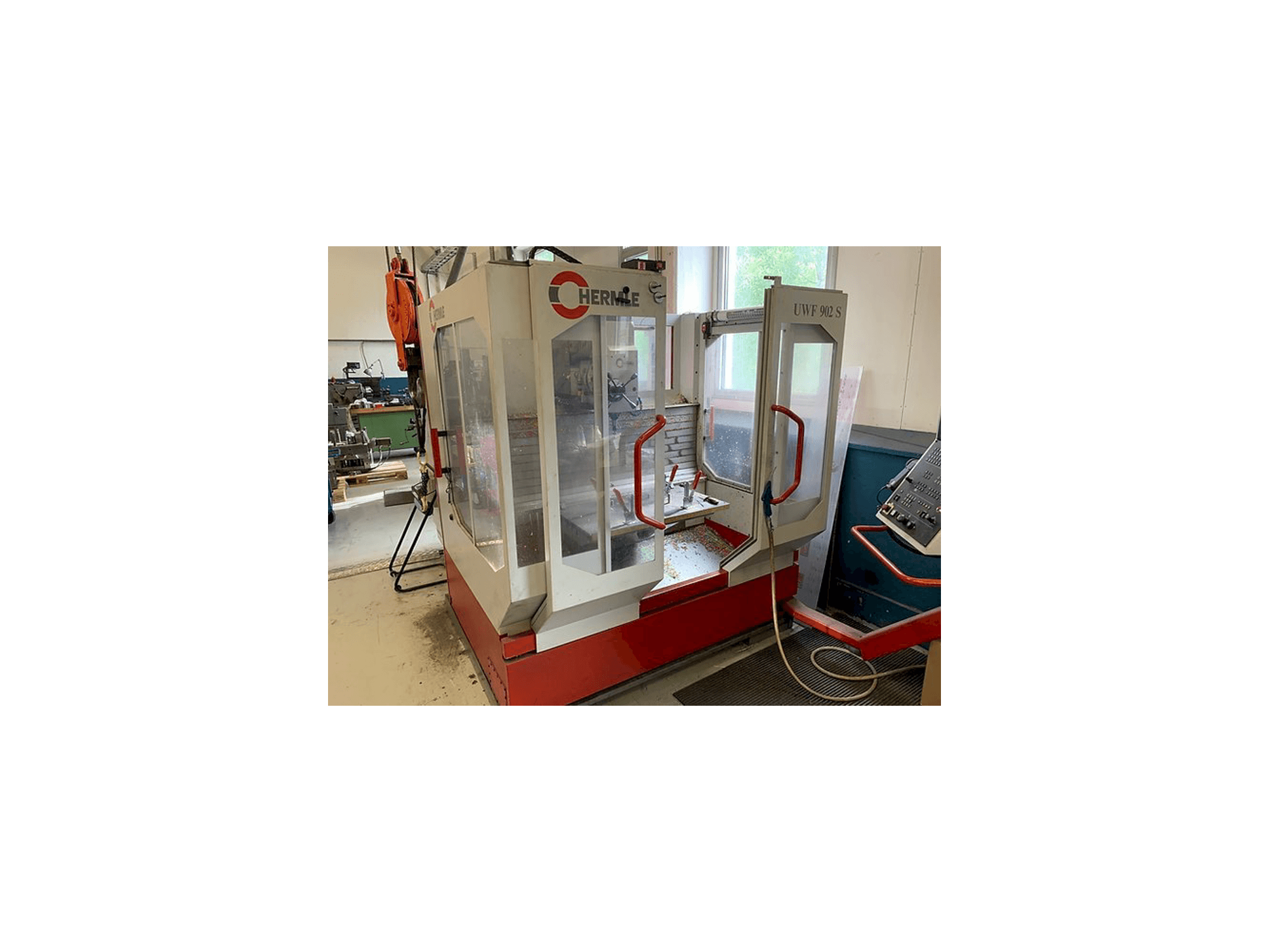Widok z przodu maszyny HERMLE UWF 902 S