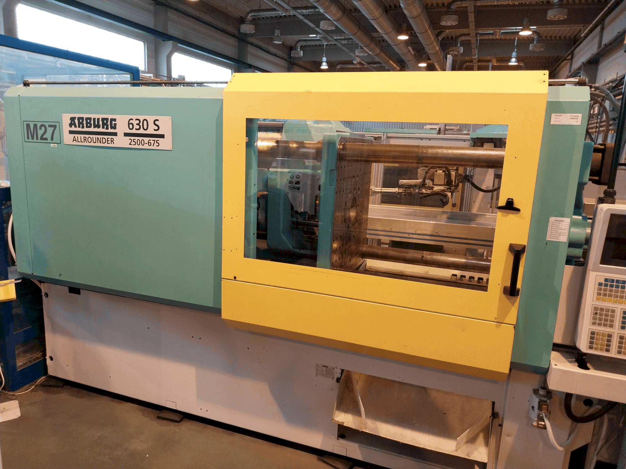 Widok z przodu maszyny Arburg Allrounder 630S 2500-675