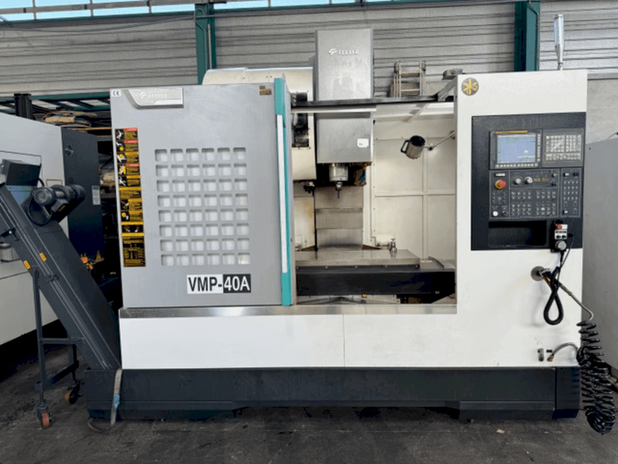 Widok z przodu maszyny Feeler VMP40A