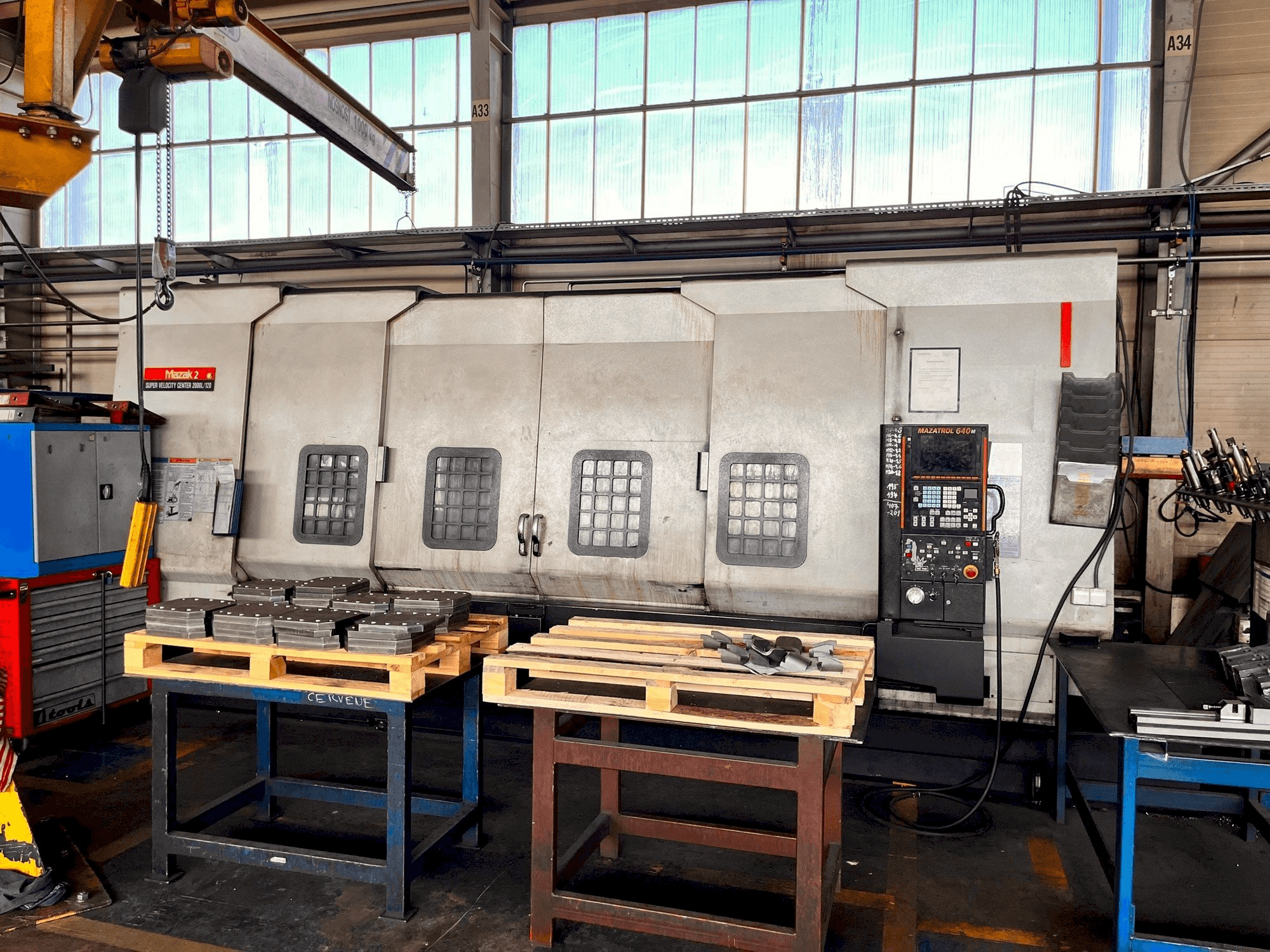 Widok z przodu maszyny Mazak SVC 2000L/120