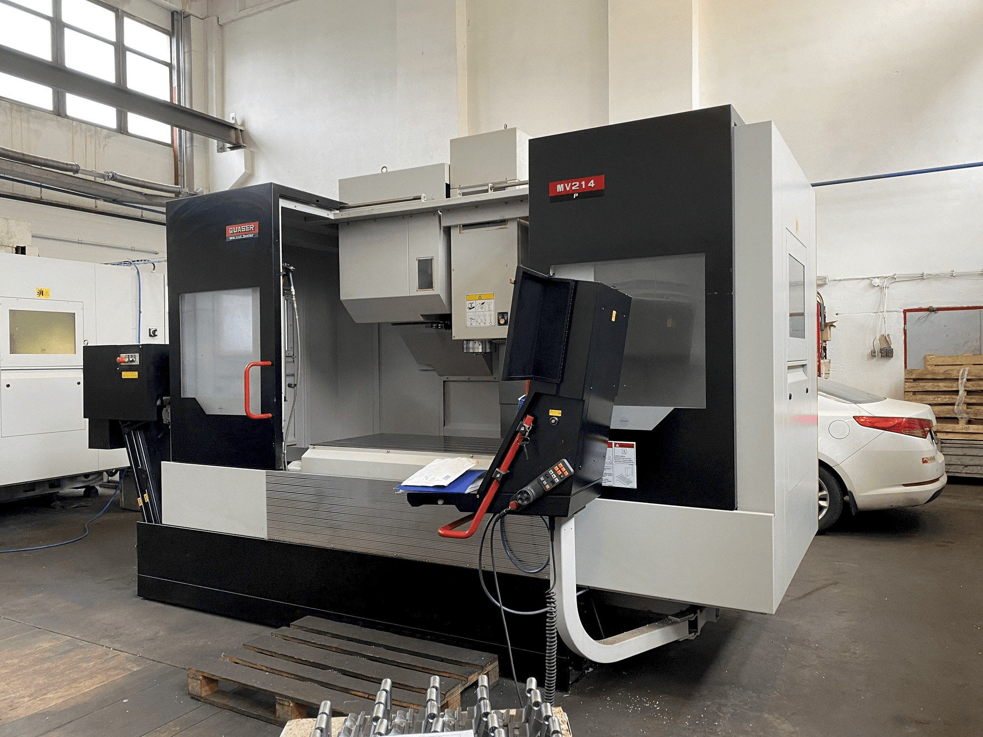 Widok z przodu maszyny Quaser MV214P/12B