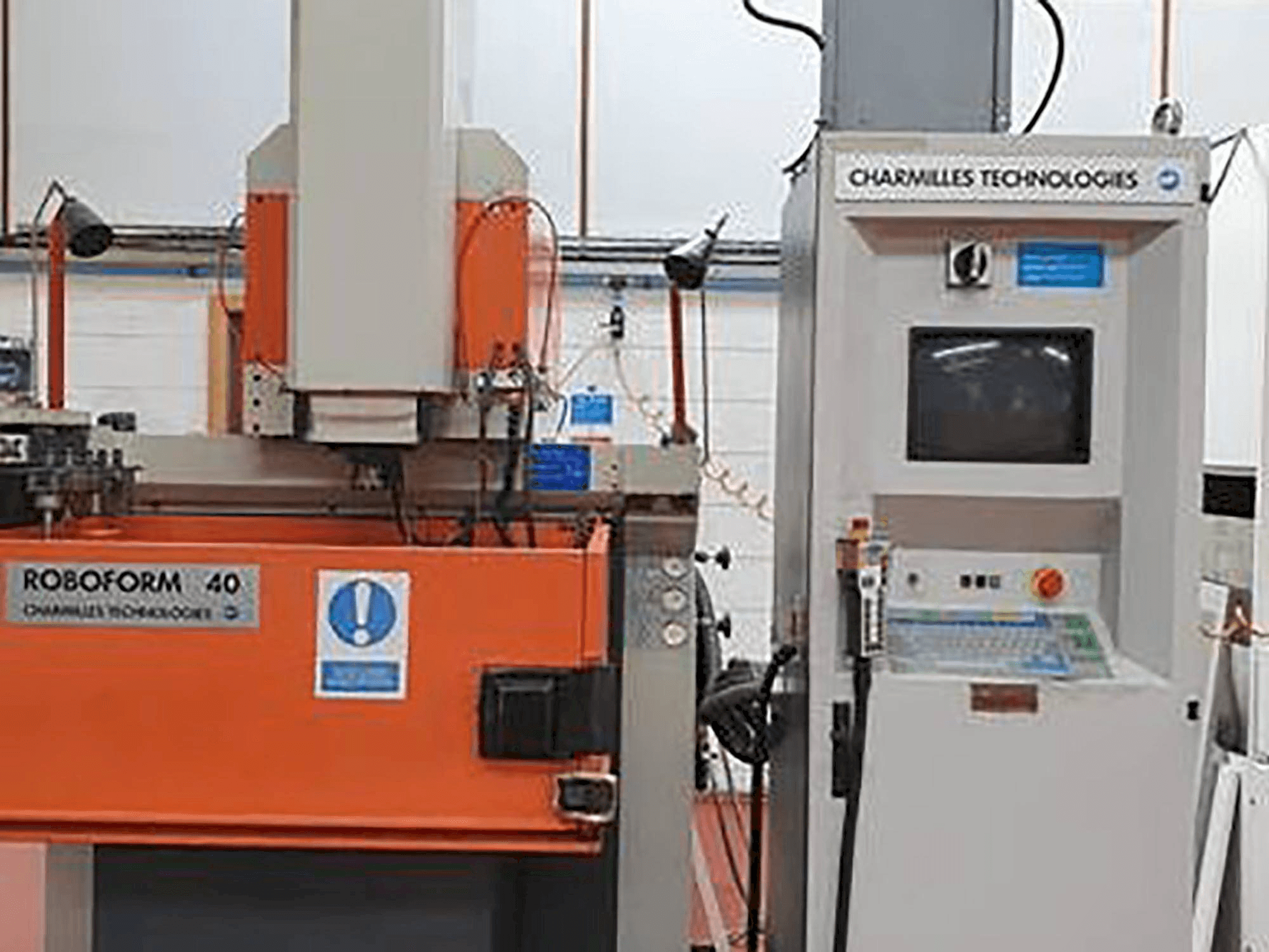 Widok z przodu maszyny CHARMILLES Roboform 40