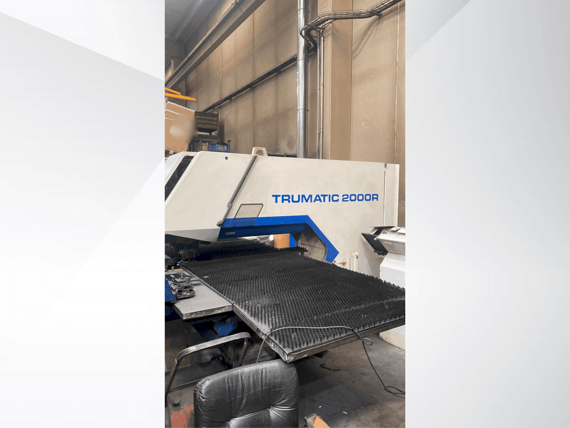 Widok z przodu maszyny TRUMPF TC2000R
