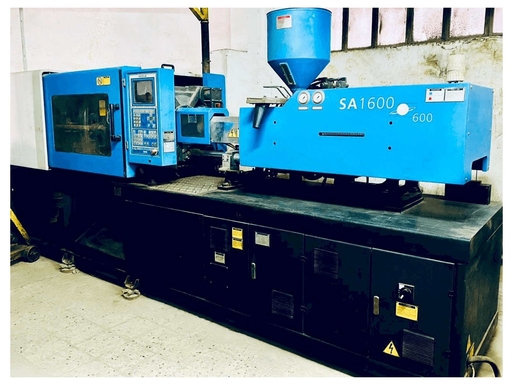 Widok z przodu maszyny HAITIAN SA 1600-600