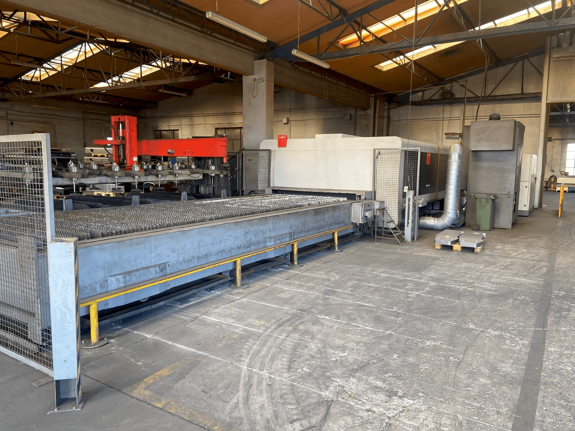 Widok z przodu maszyny Bystronic BySprint Fiber 6520