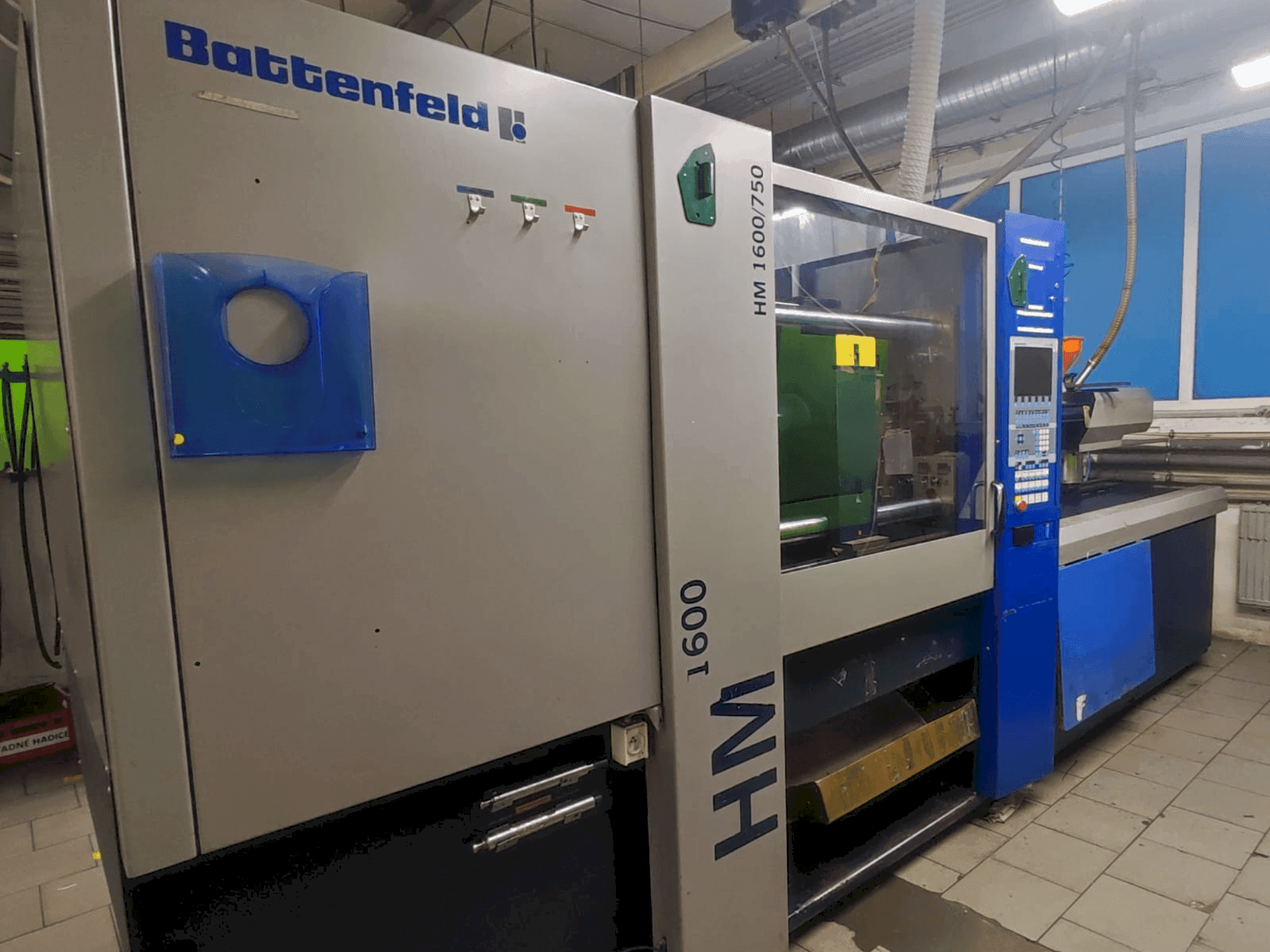 Widok z przodu maszyny Battenfeld HM 1600/750