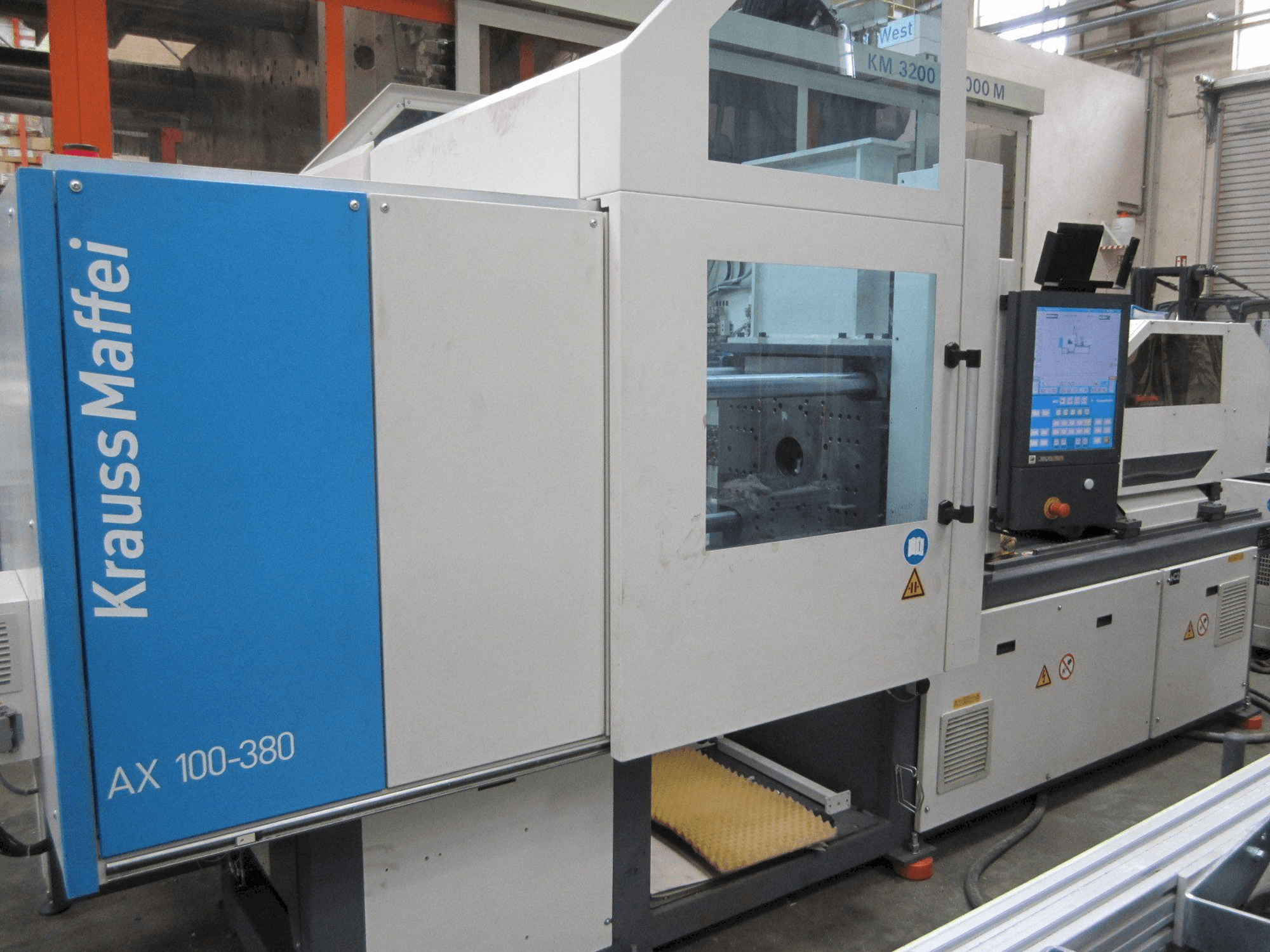 Widok z przodu maszyny Krauss Maffei 100-380 AX