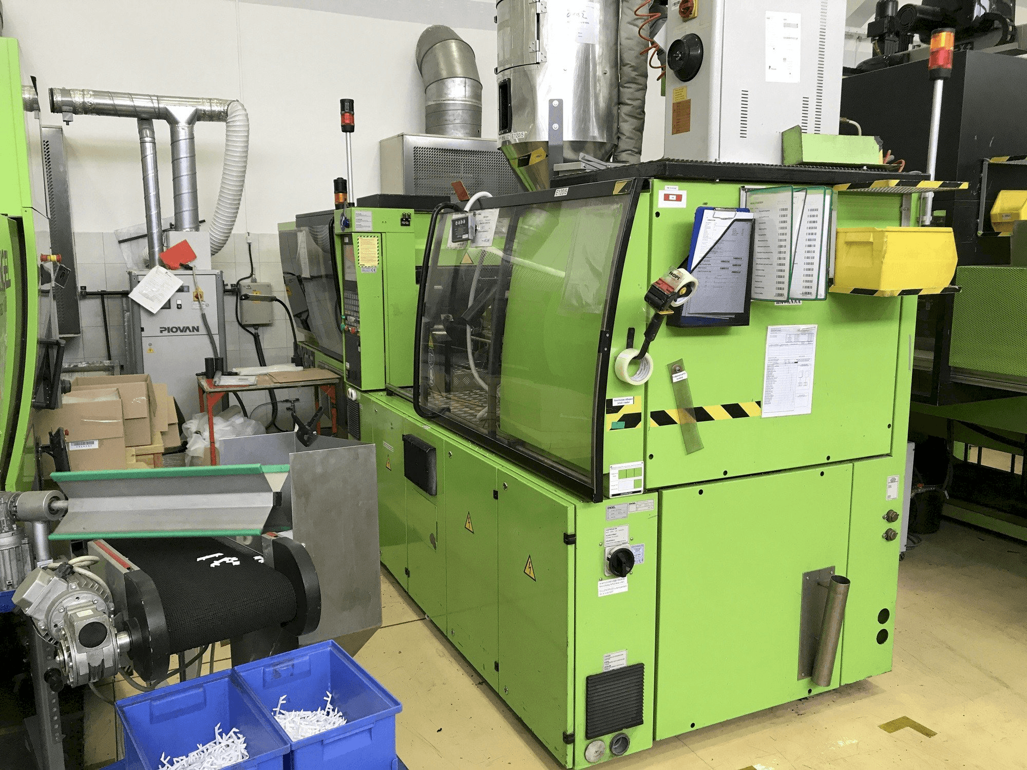 Widok z przodu maszyny ENGEL VC 500/120 Focus