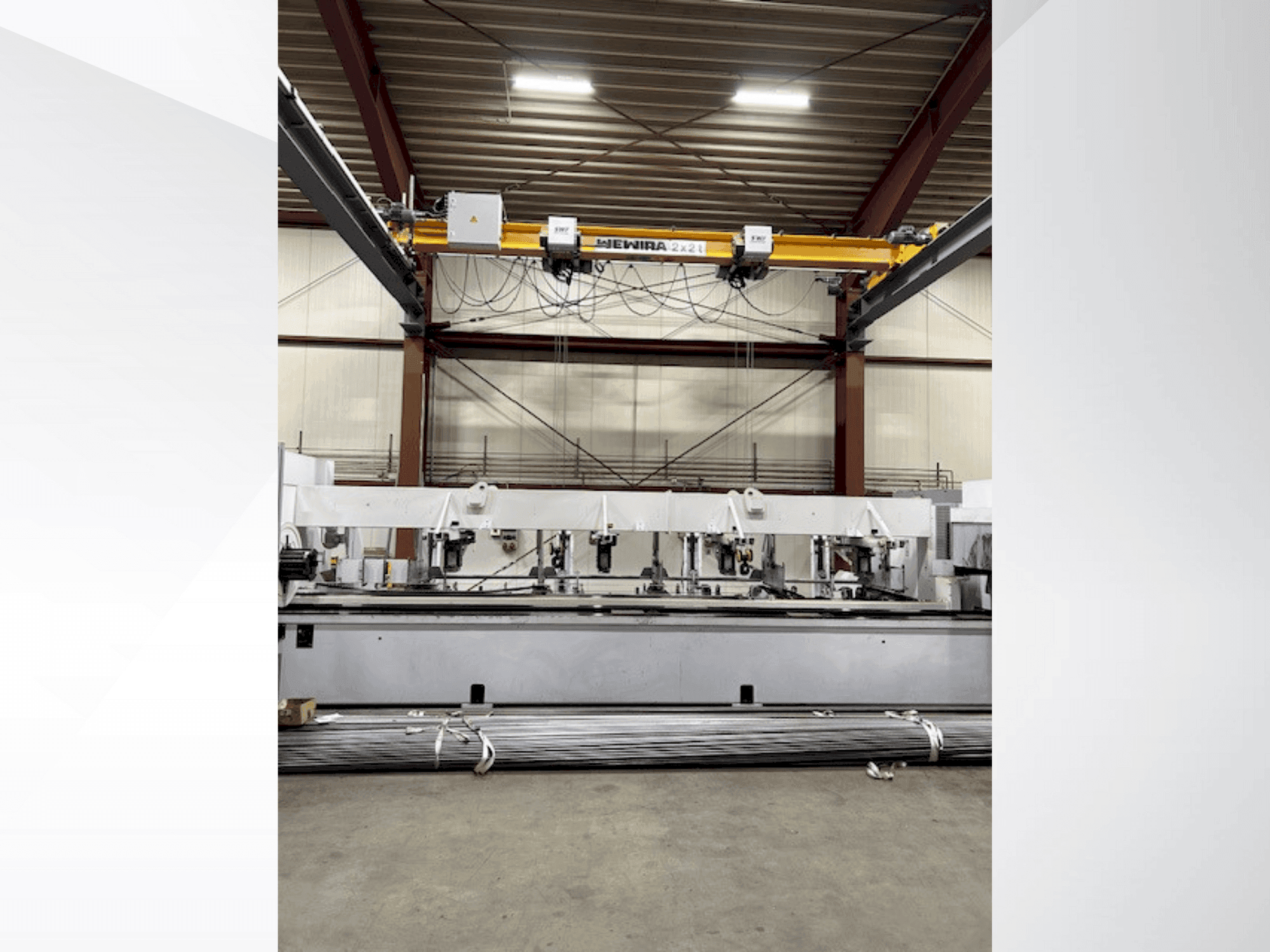 Widok z przodu maszyny TRUMPF Tru Laser Tube 3000 Fiber