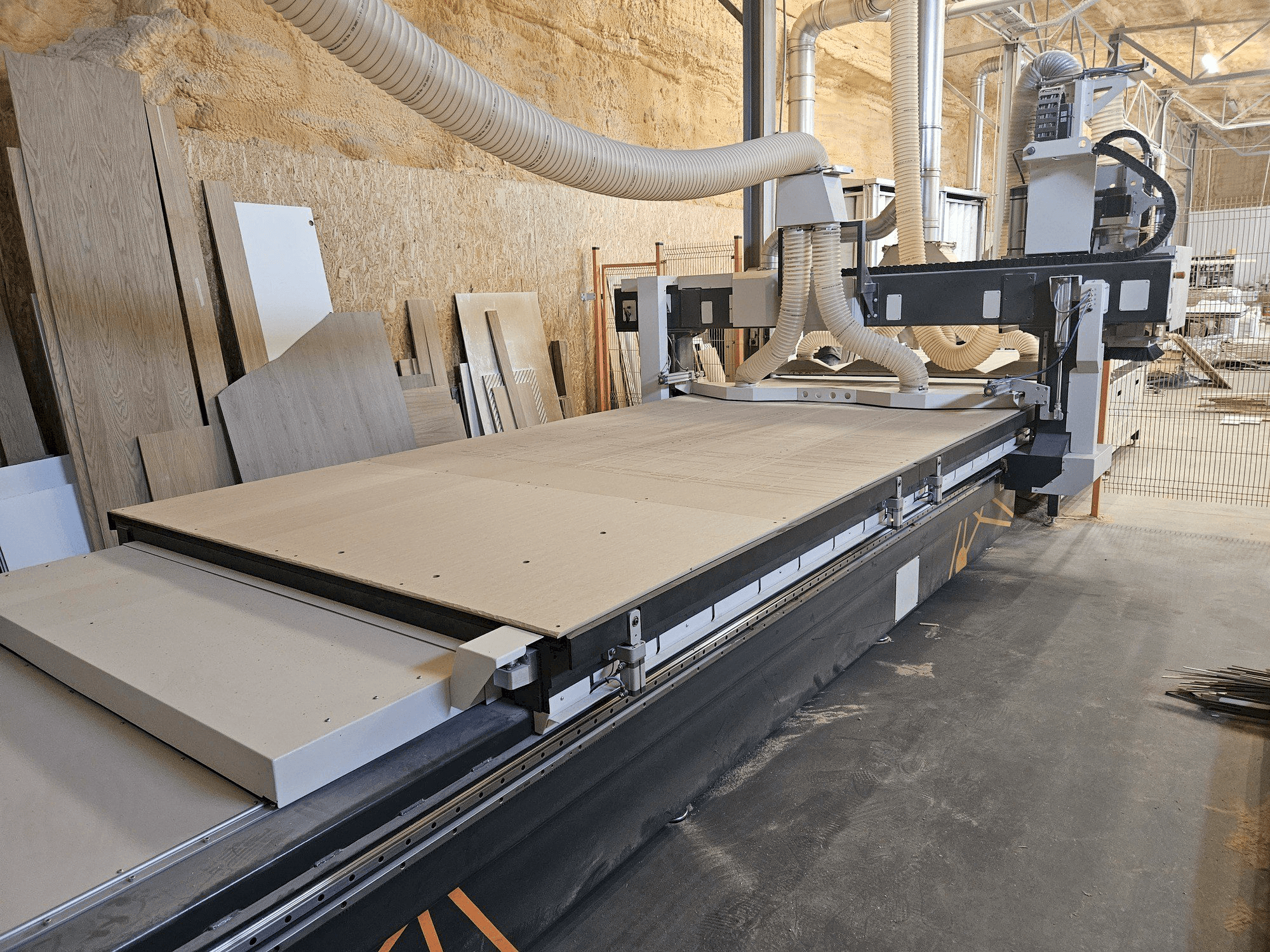 Widok z przodu maszyny INFOTEC 4121 PRO EVO