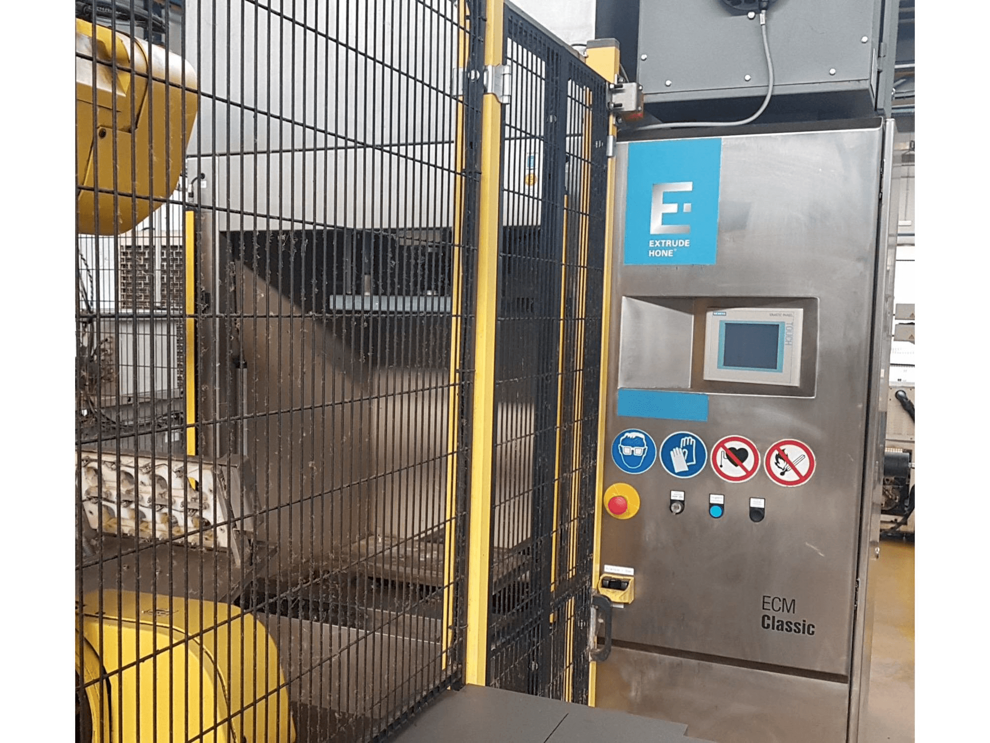Widok z przodu maszyny Extrude Hone Classic 1A-450-43-P-M