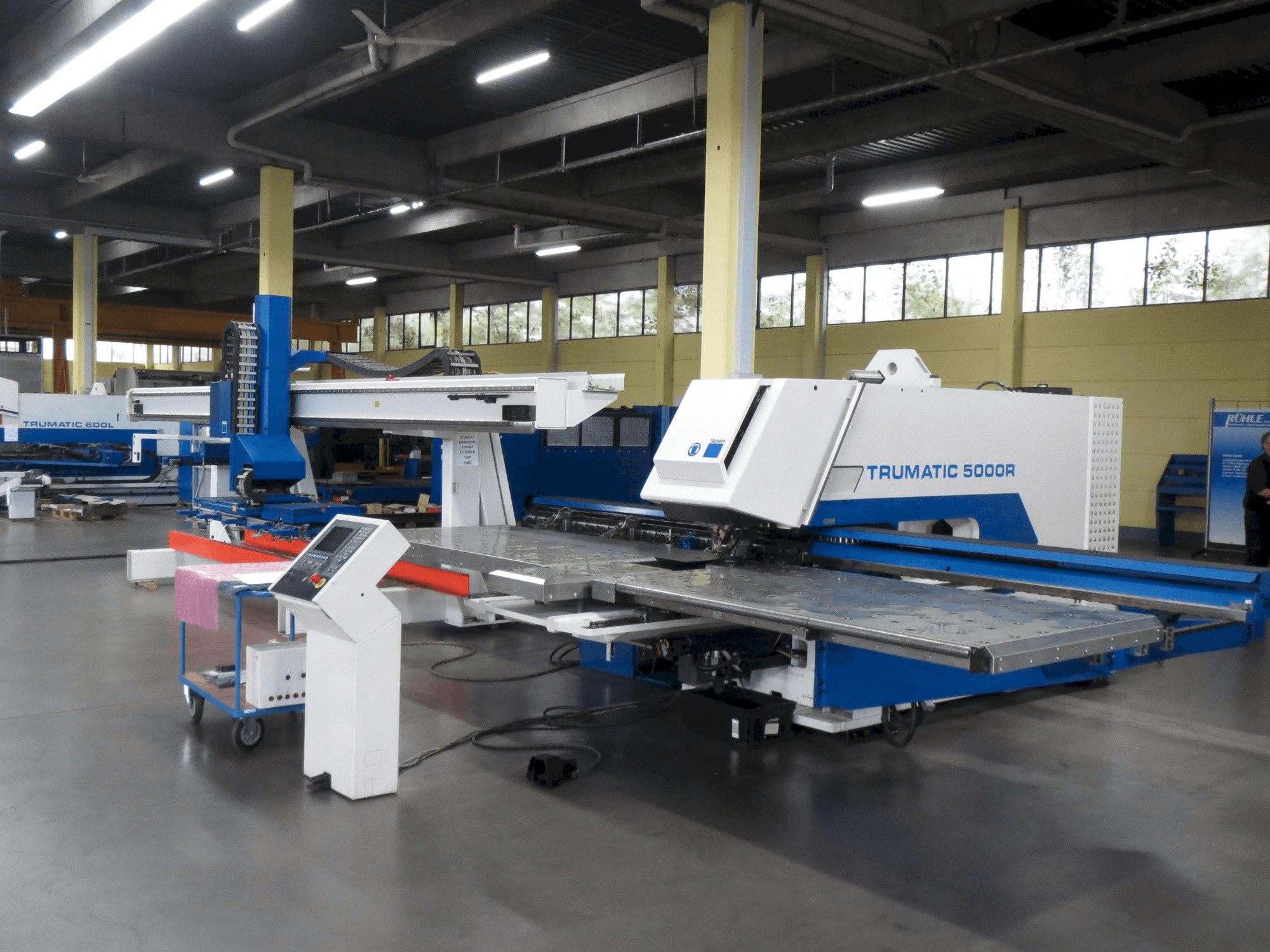 Widok z przodu maszyny Trumpf Trumatic 5000 R
