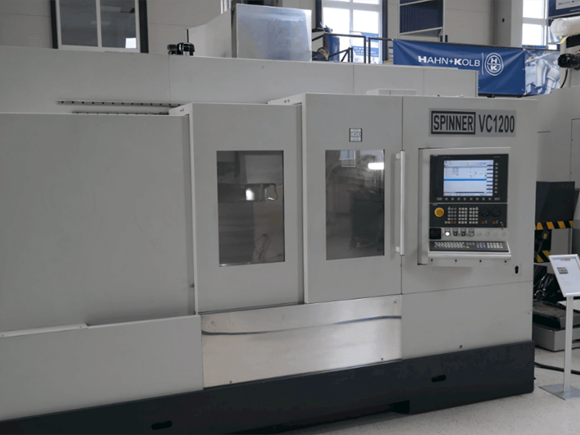 Widok z przodu maszyny SPINNER VC 1200