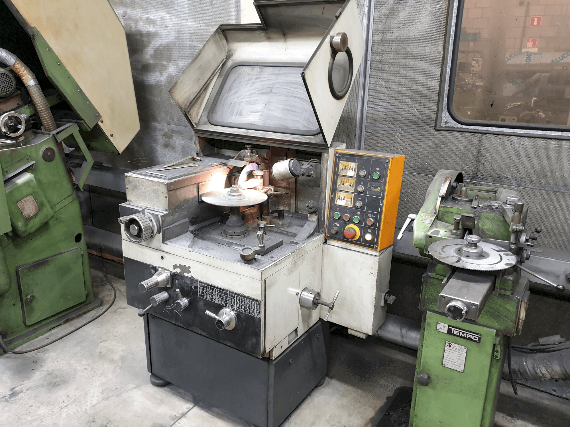 Widok z prawej maszyny Loroch K400