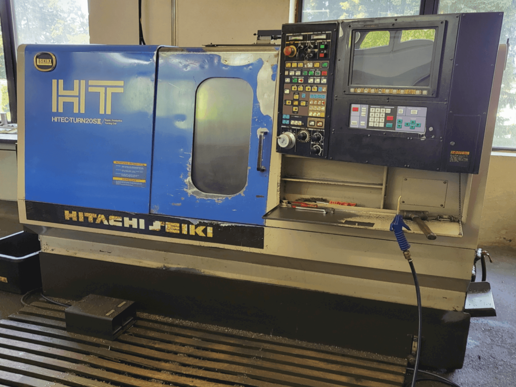 Widok z przodu maszyny HITACHI SEIKI HT 20SII