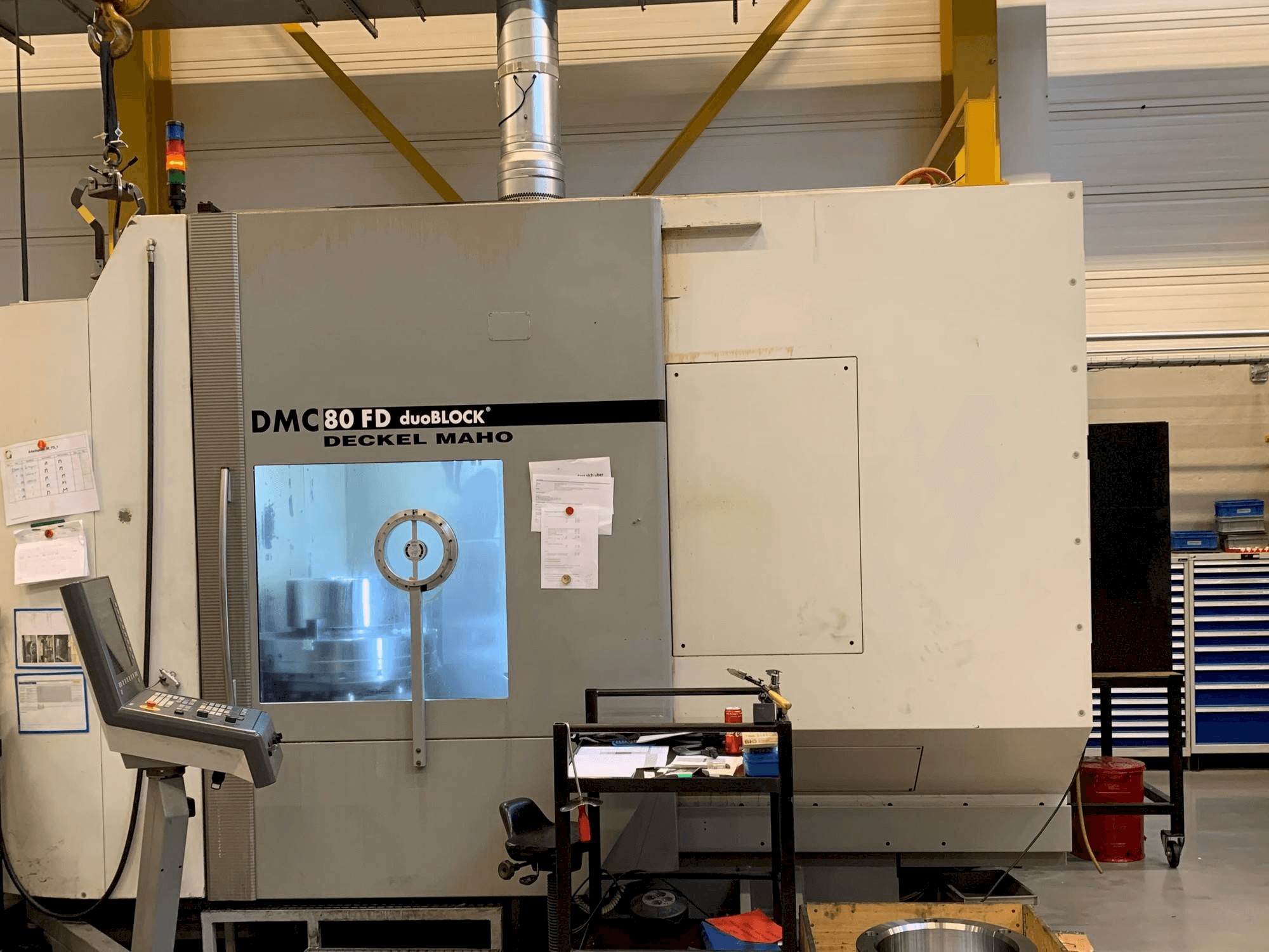 Widok z przodu maszyny DECKEL MAHO DMC 80 FD duoBLOCK